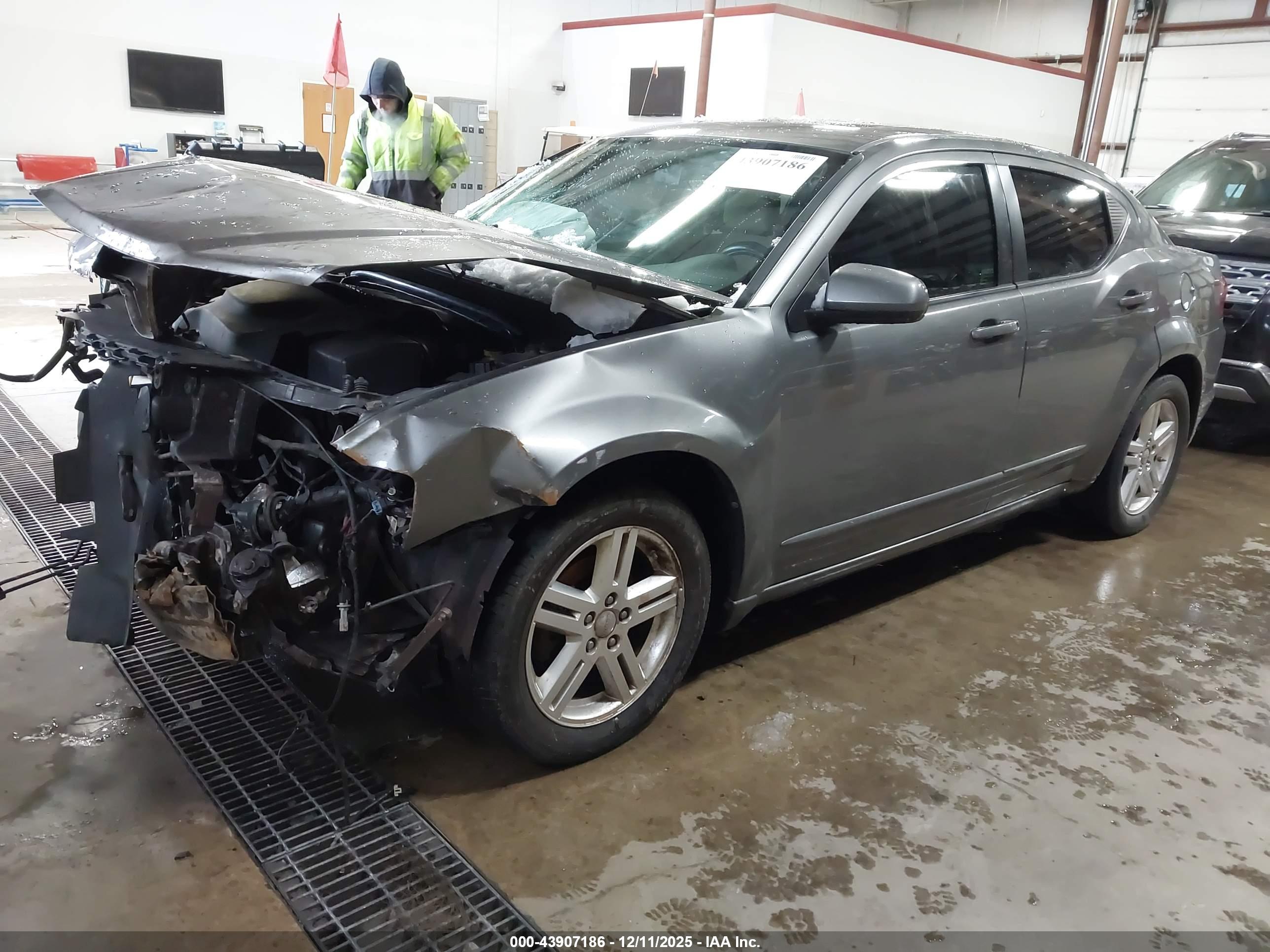 DODGE AVENGER image 2
