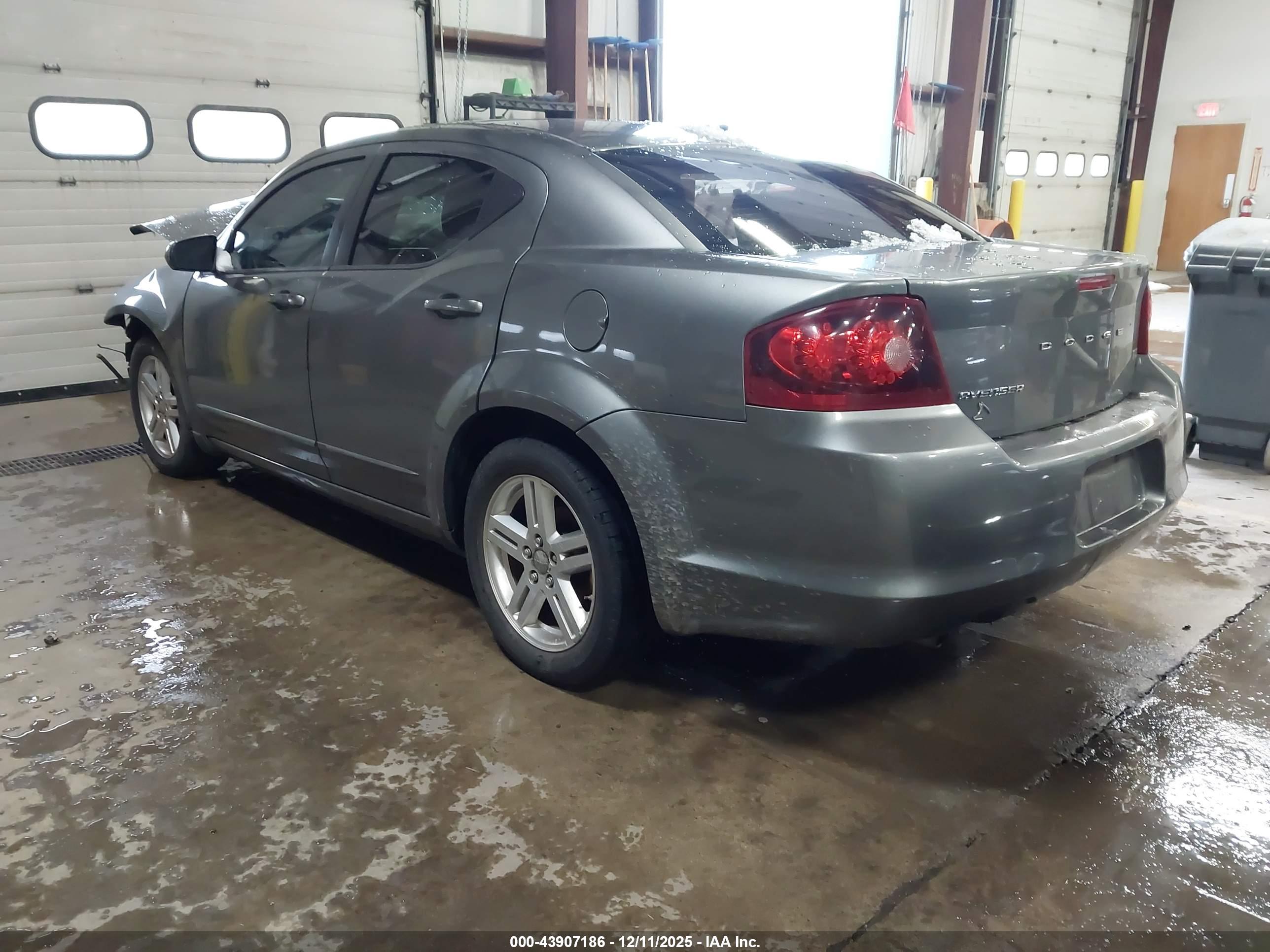 DODGE AVENGER image 3