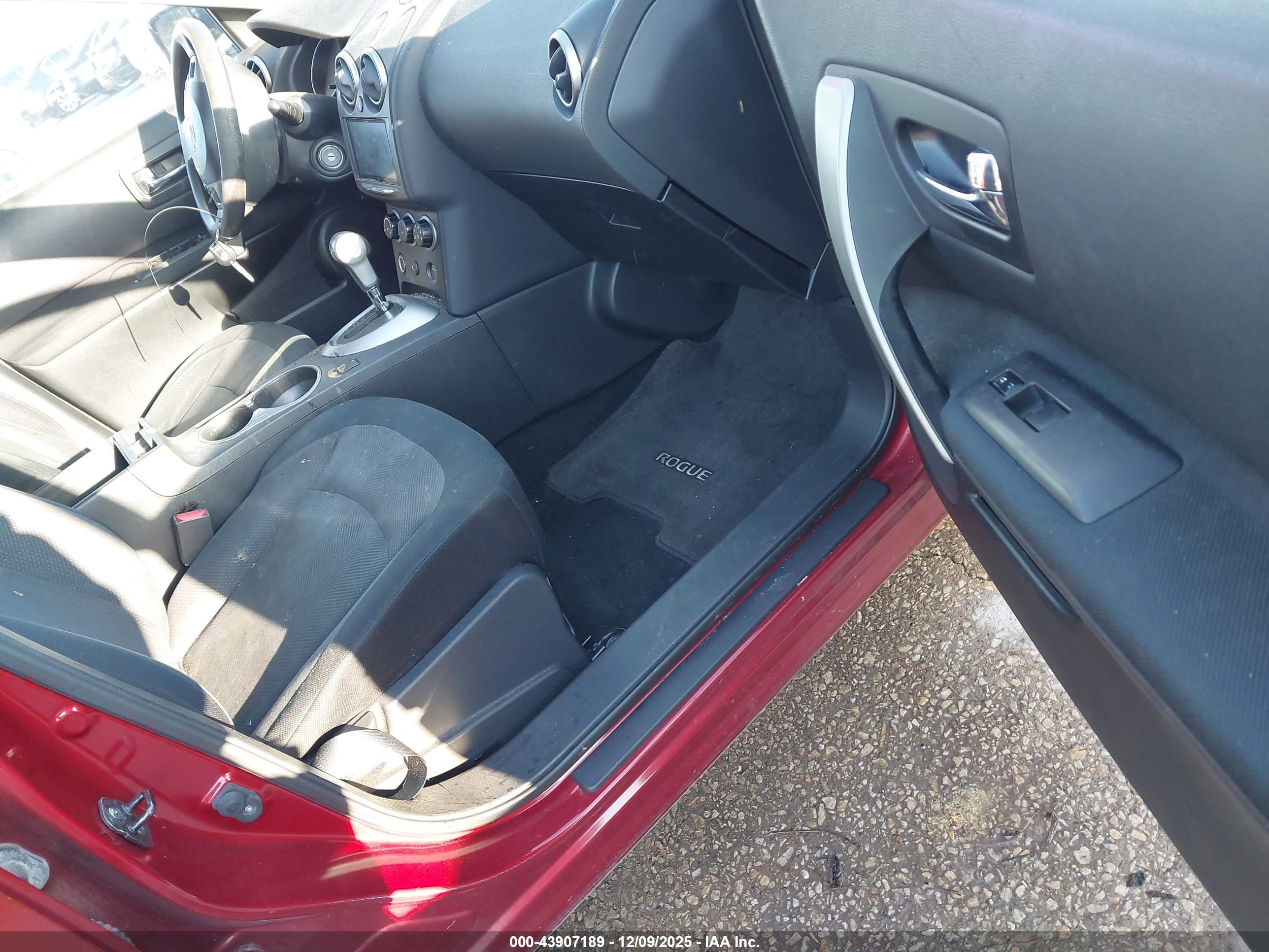 NISSAN ROGUE image 5