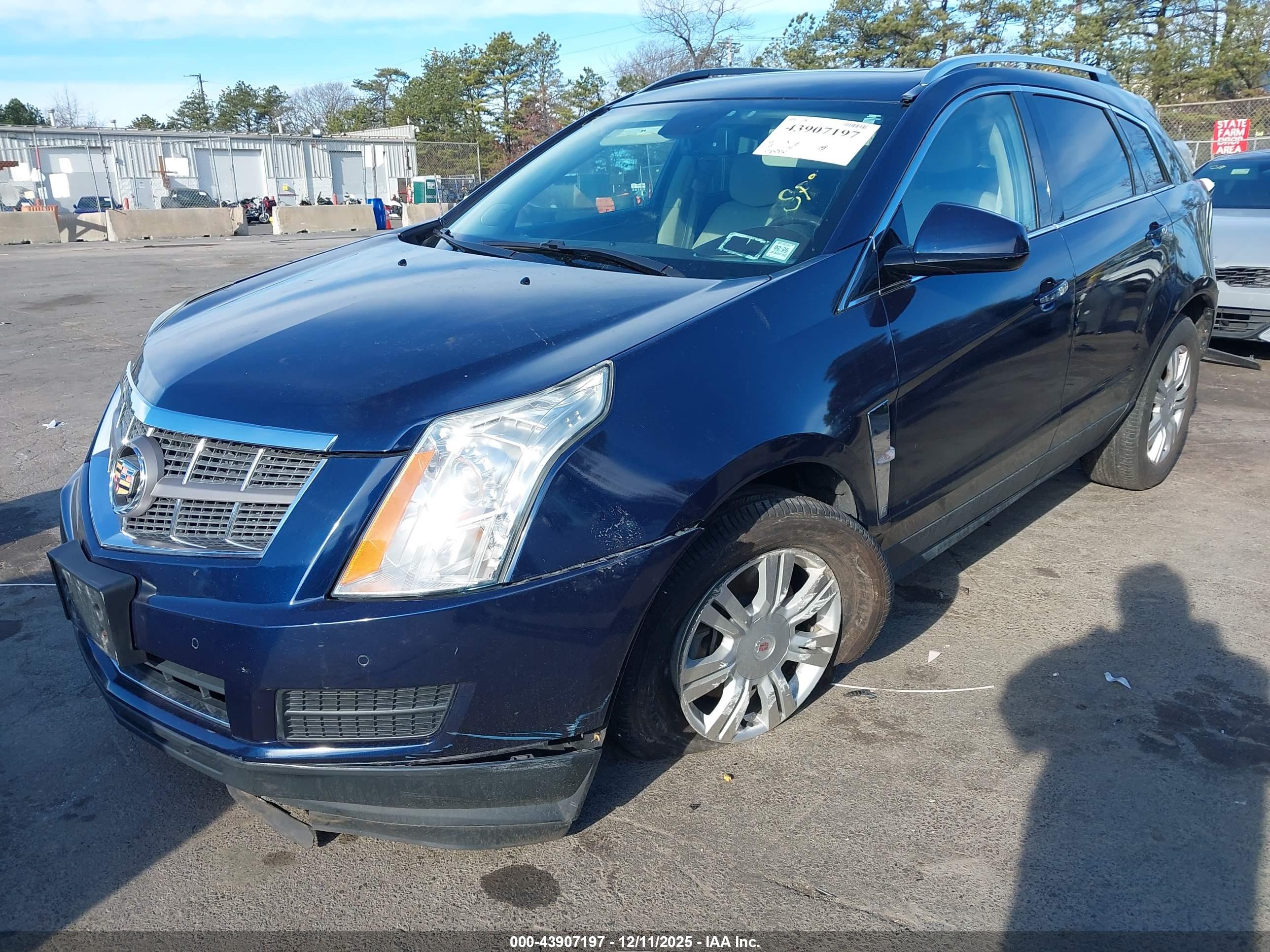 CADILLAC SRX image 2
