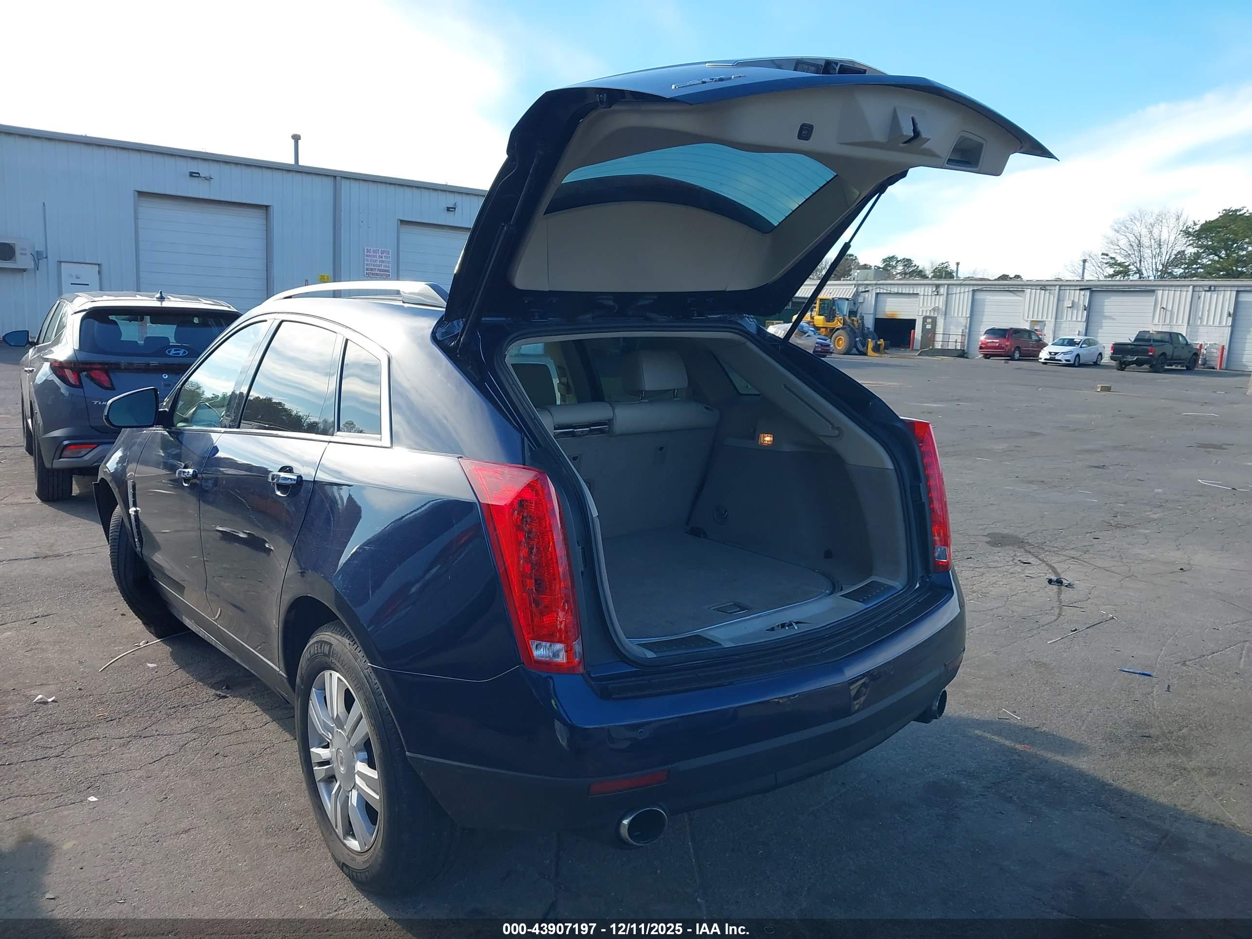 CADILLAC SRX image 3