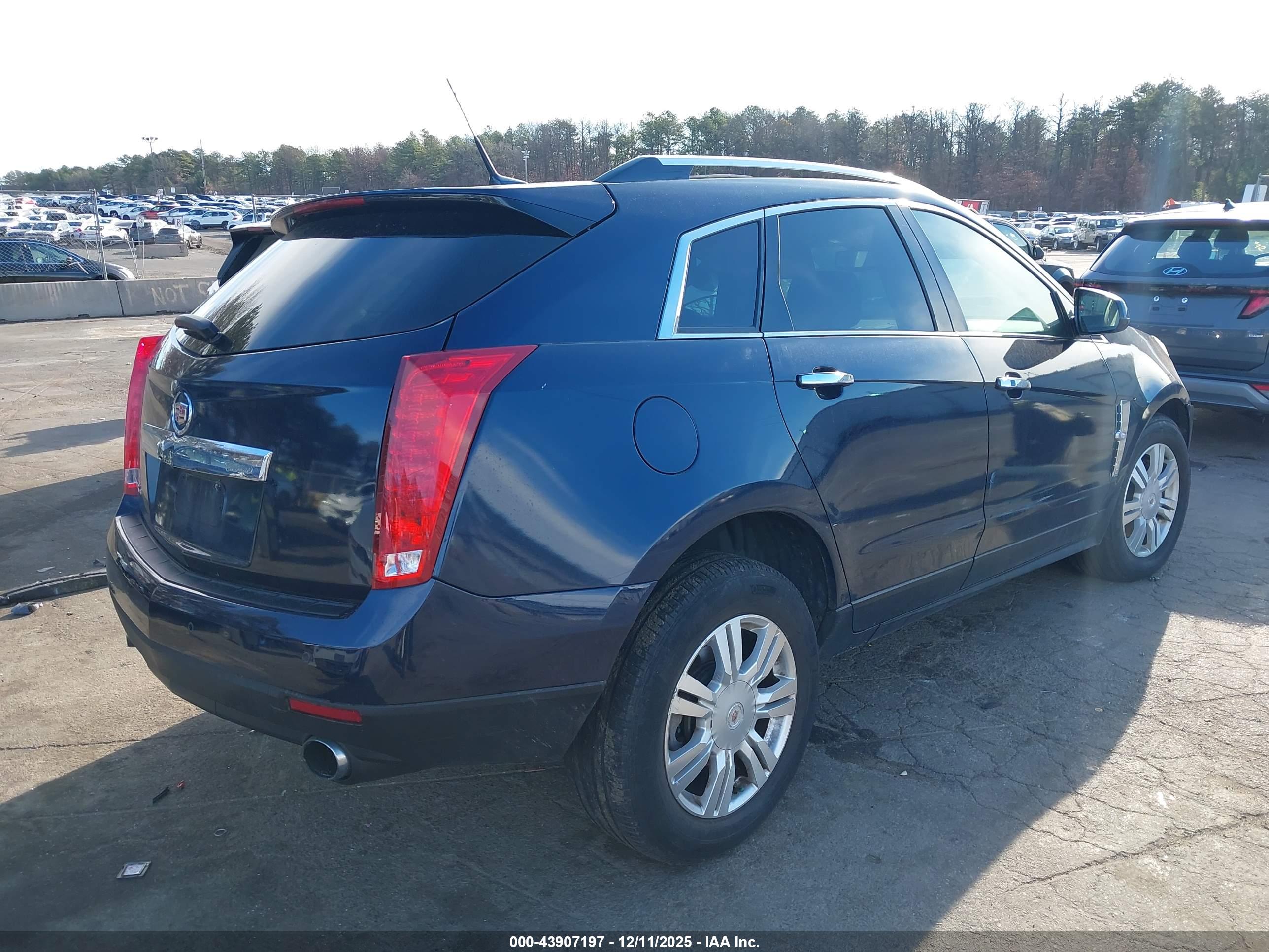 CADILLAC SRX image 4