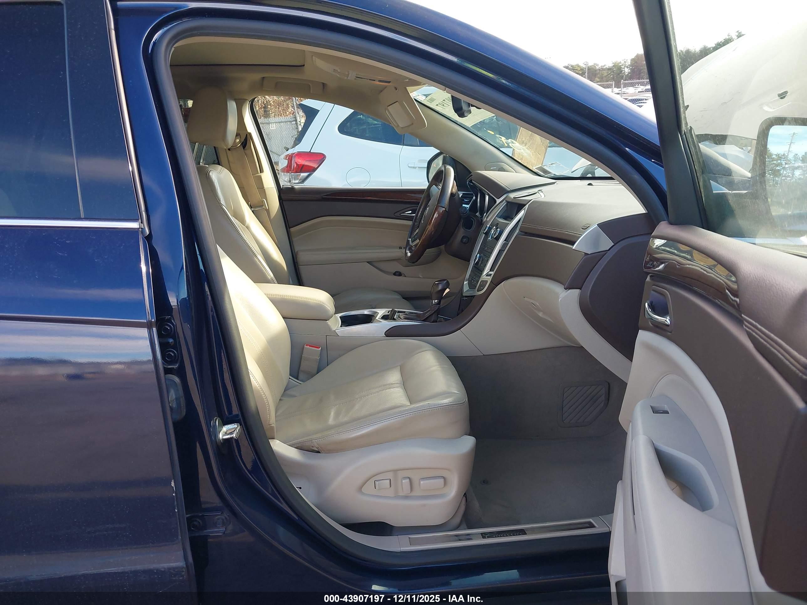 CADILLAC SRX image 5
