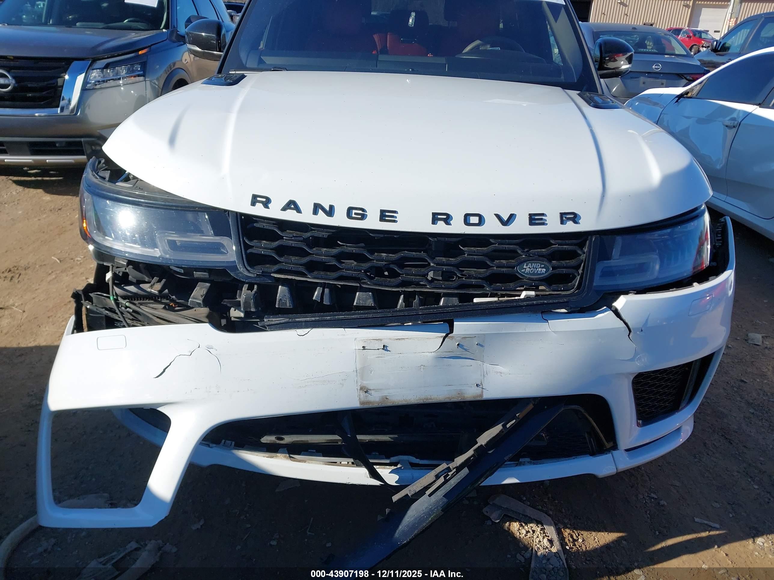 LAND ROVER image 6