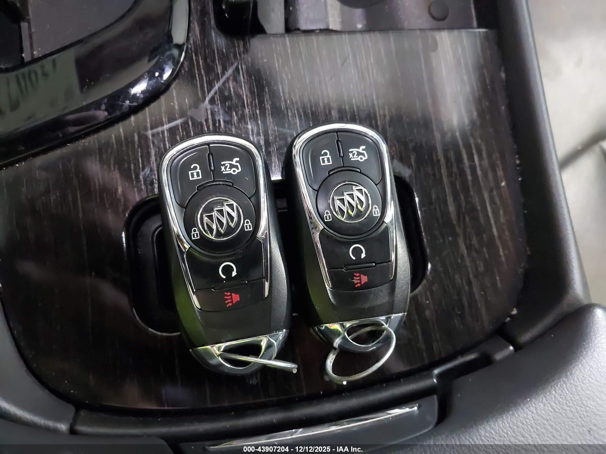 BUICK LACROSSE image 11