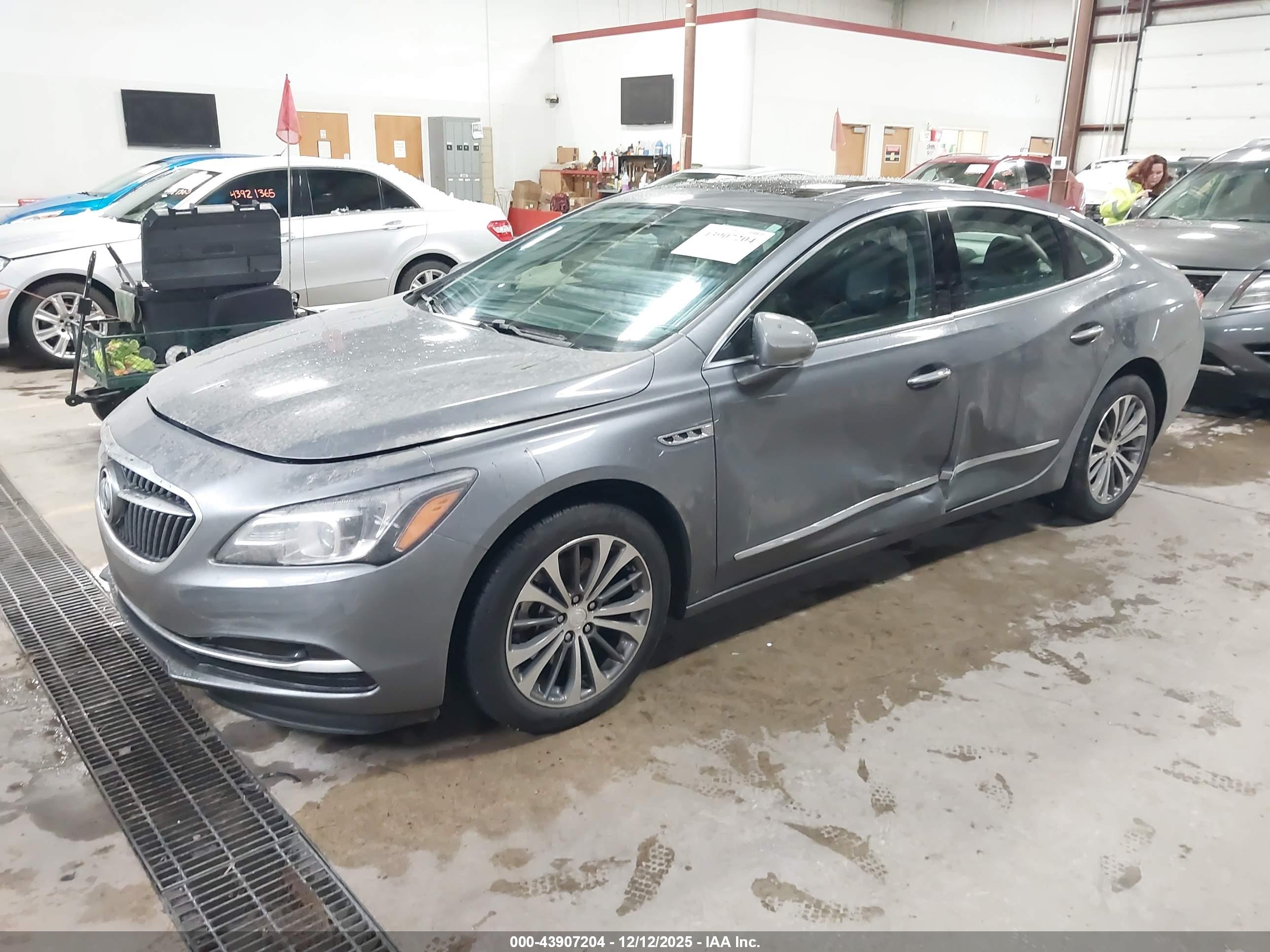 BUICK LACROSSE image 2