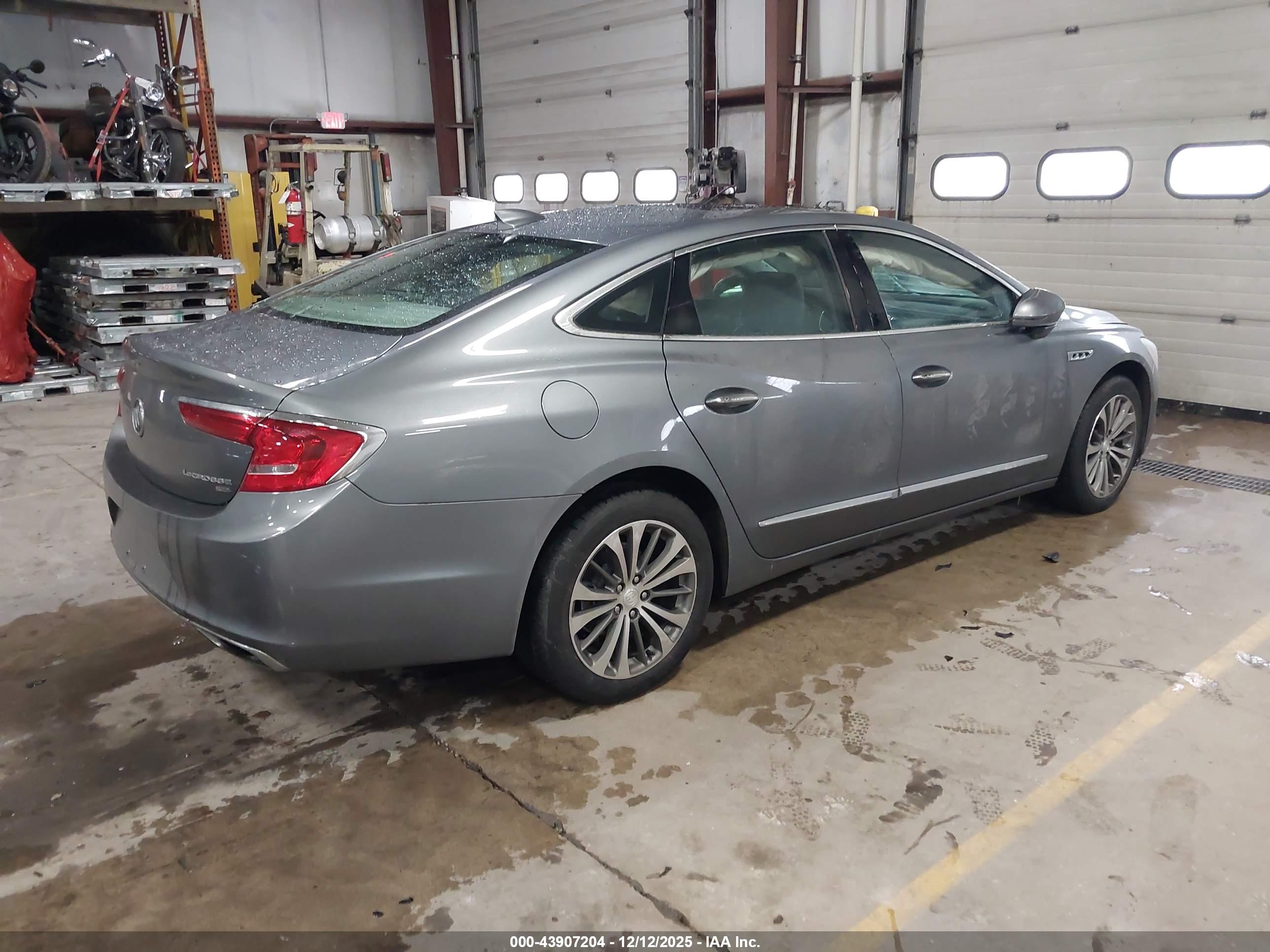 BUICK LACROSSE image 4