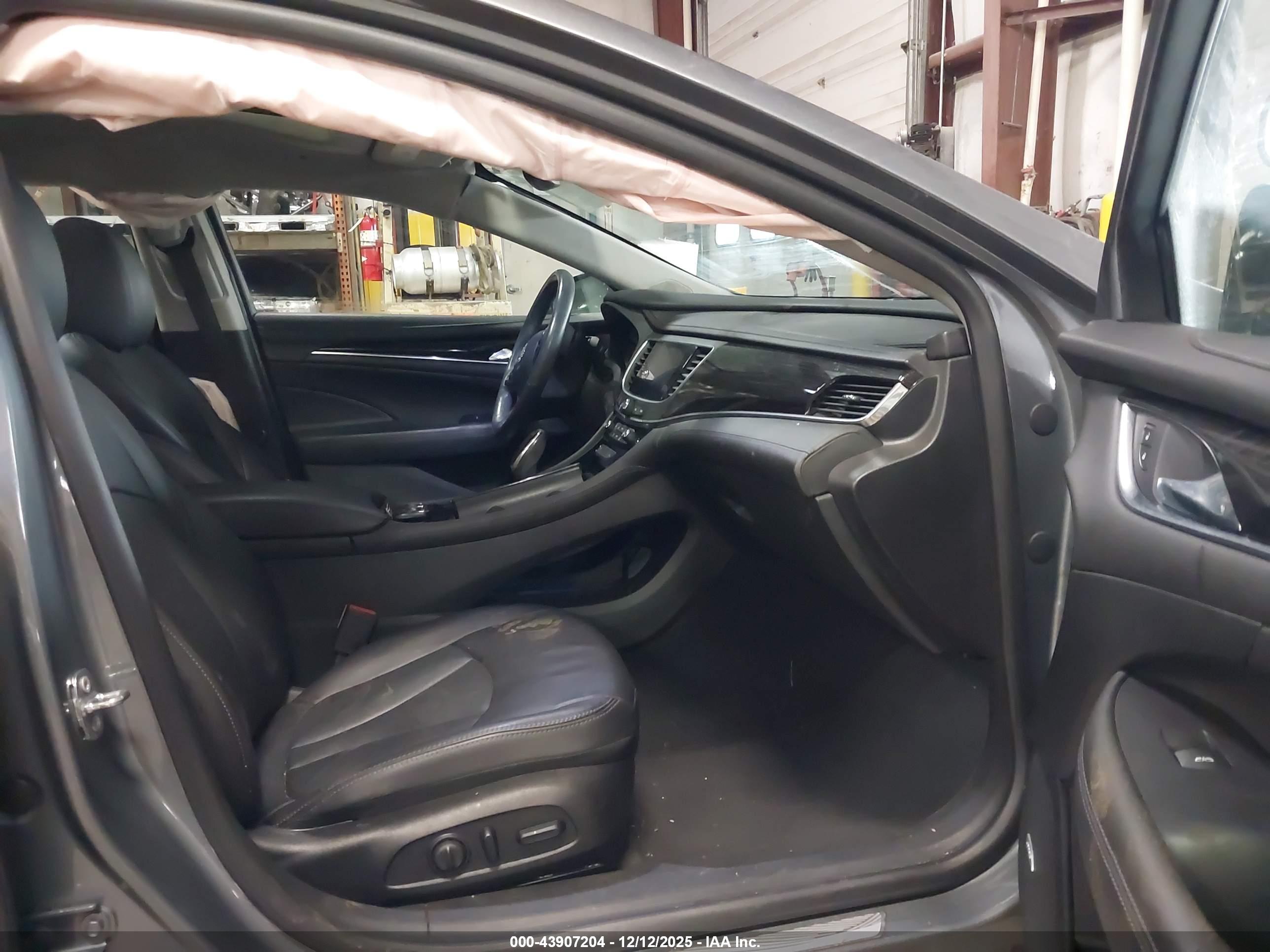 BUICK LACROSSE image 5