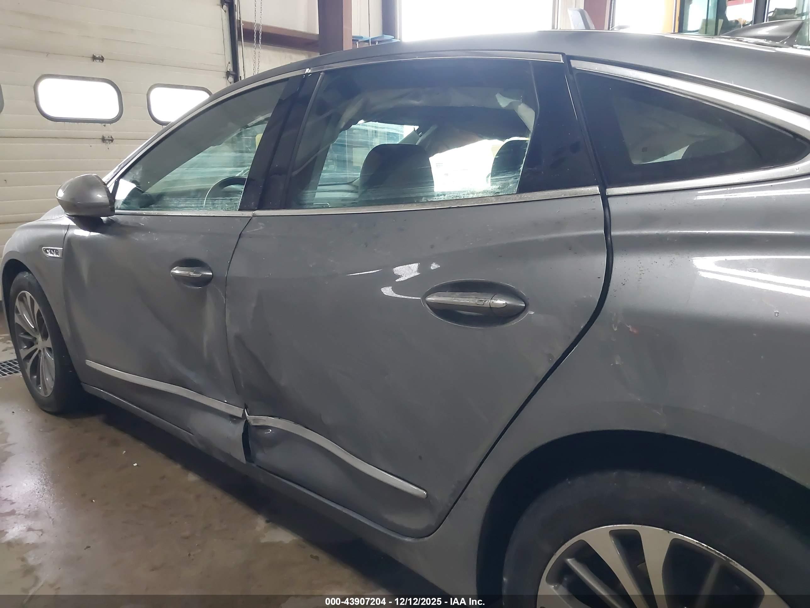 BUICK LACROSSE image 6