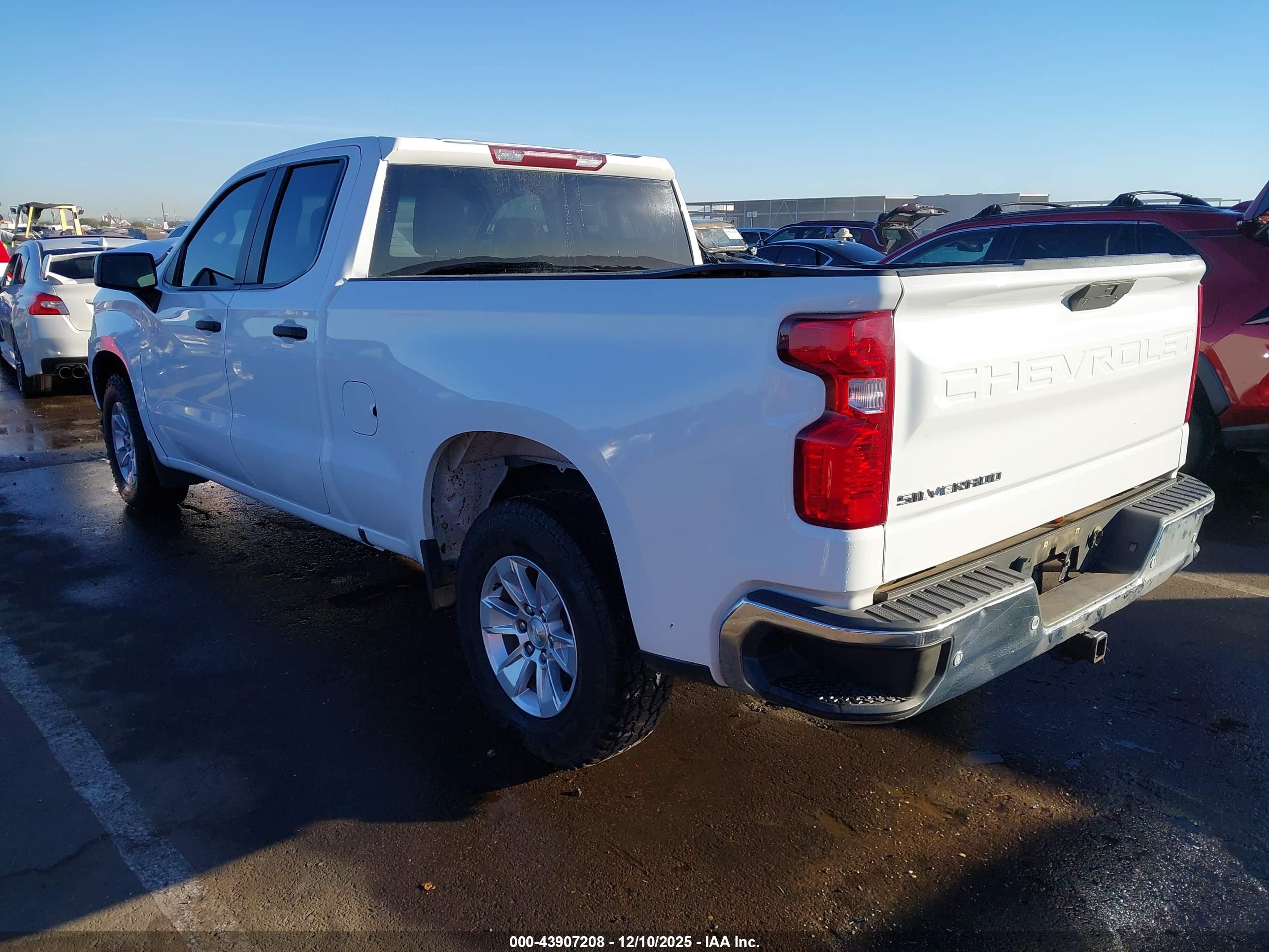 CHEVROLET SILVERADO image 3