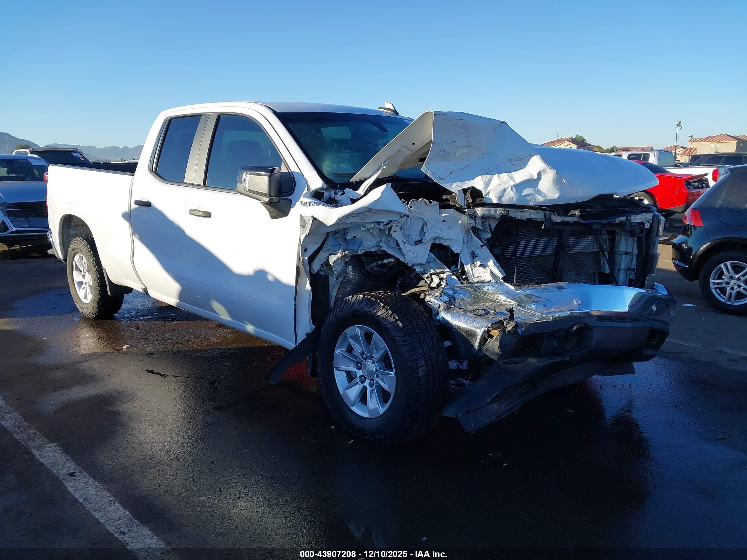 CHEVROLET SILVERADO image 6
