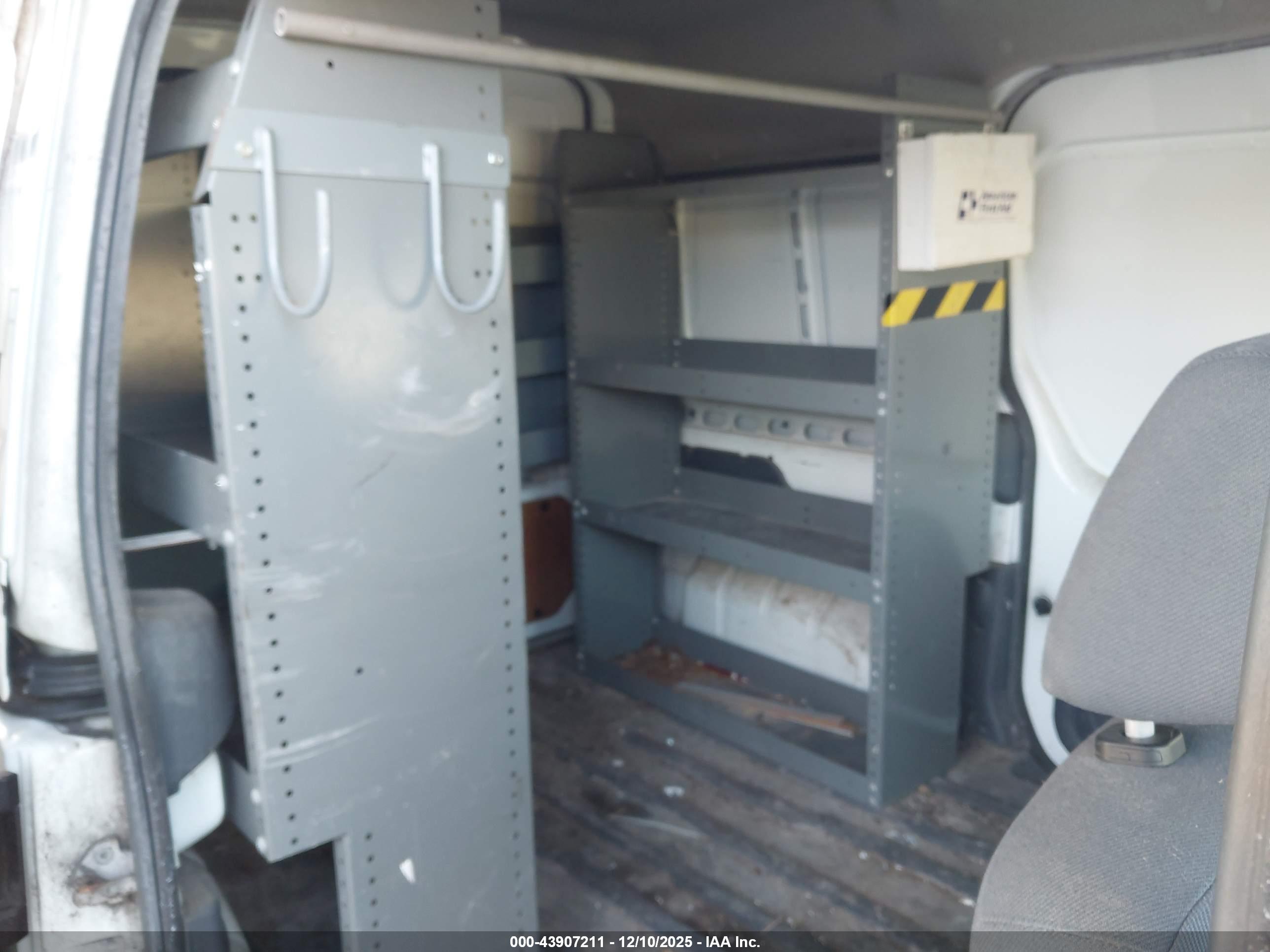 FORD TRANSIT image 8