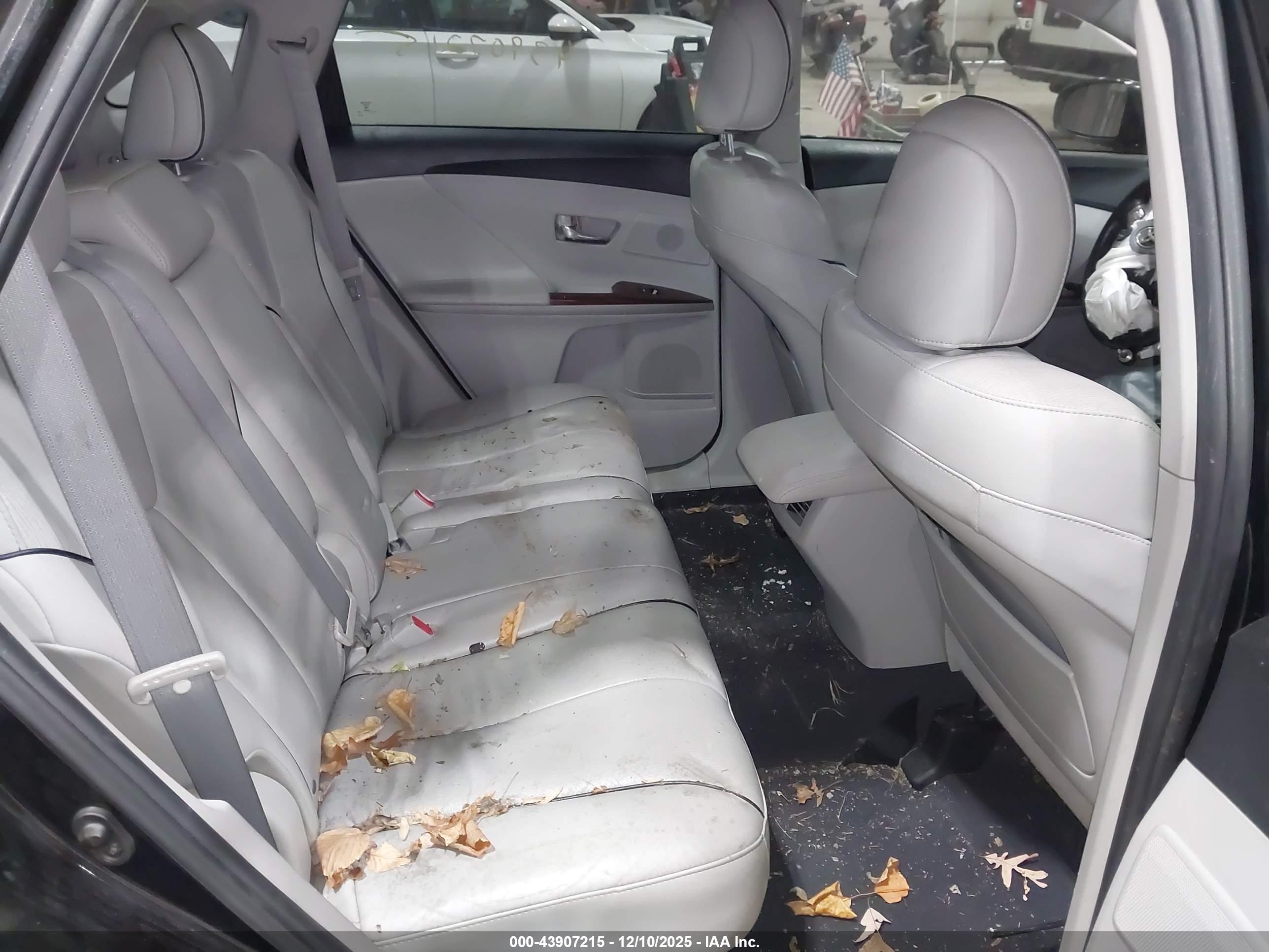 TOYOTA VENZA image 8