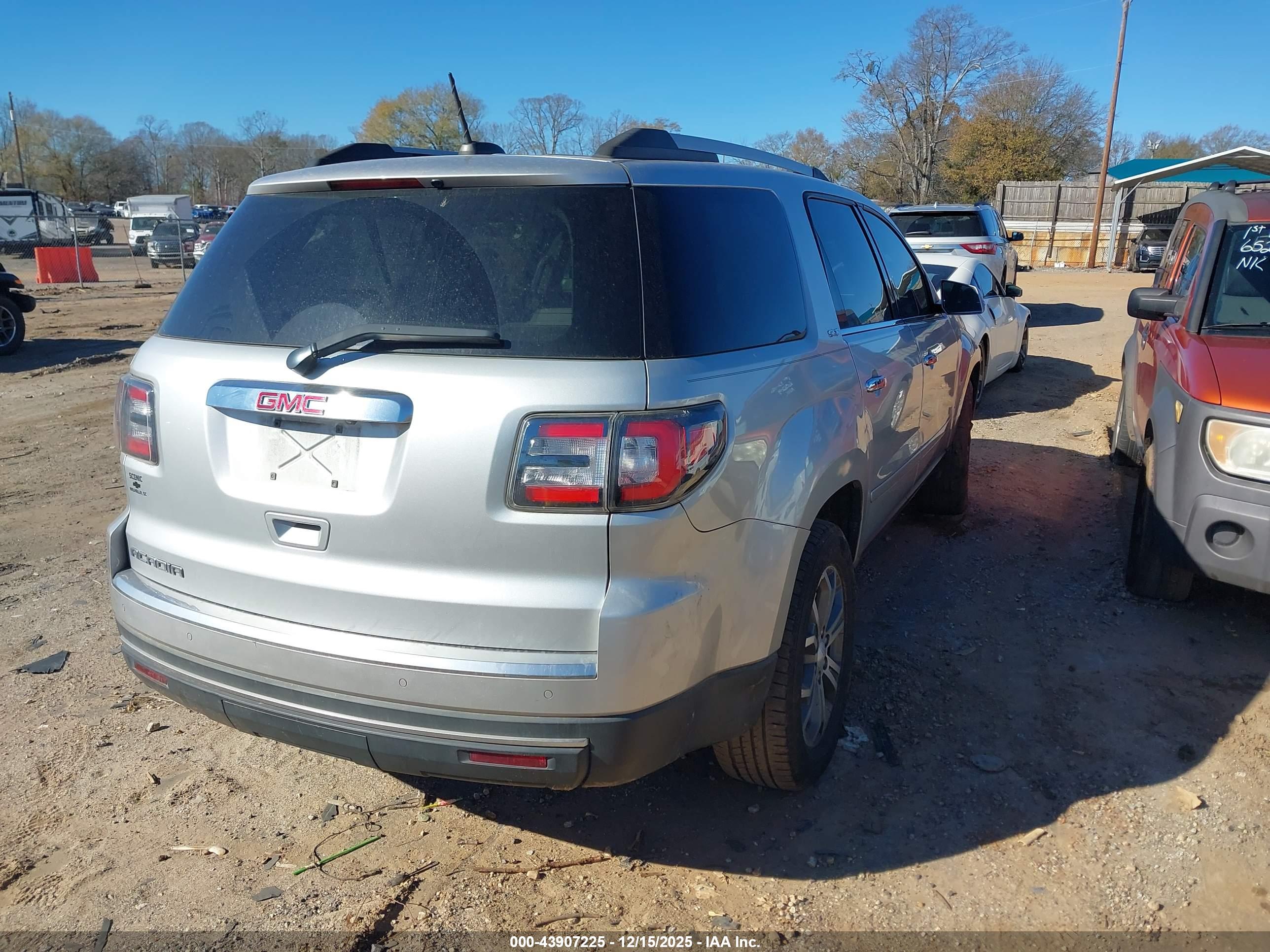 GMC ACADIA image 4