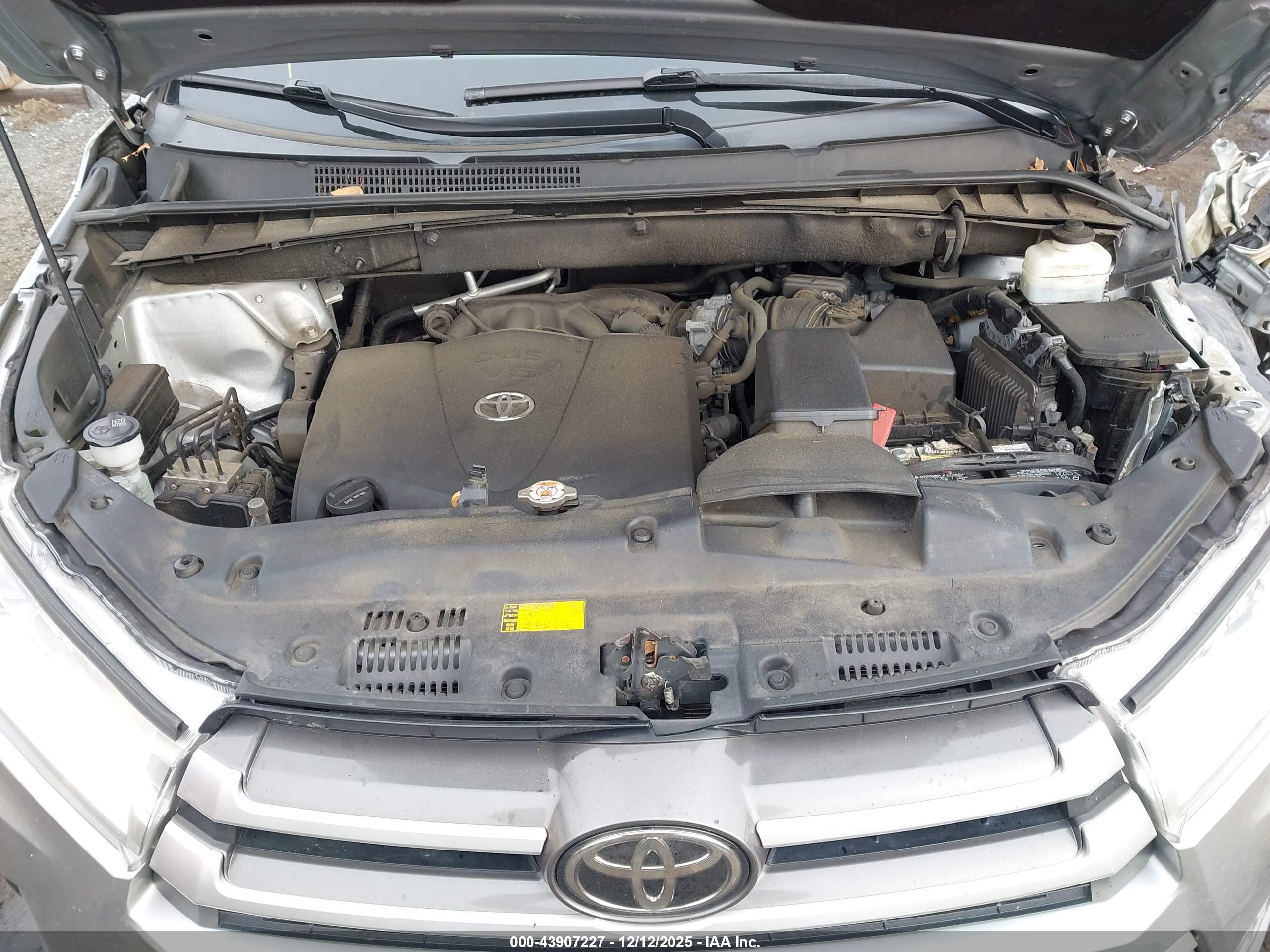 TOYOTA HIGHLANDER image 10