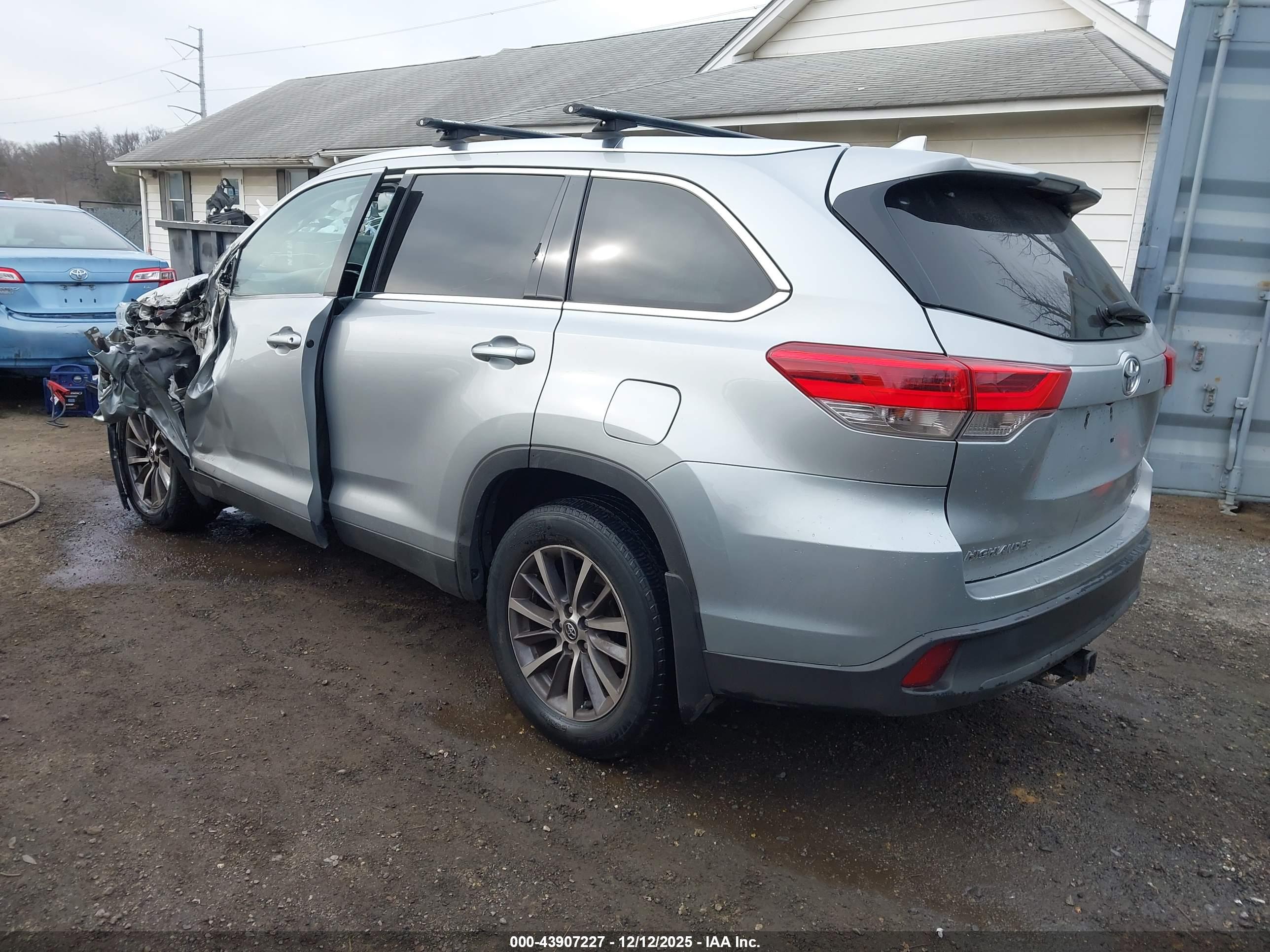 TOYOTA HIGHLANDER image 3
