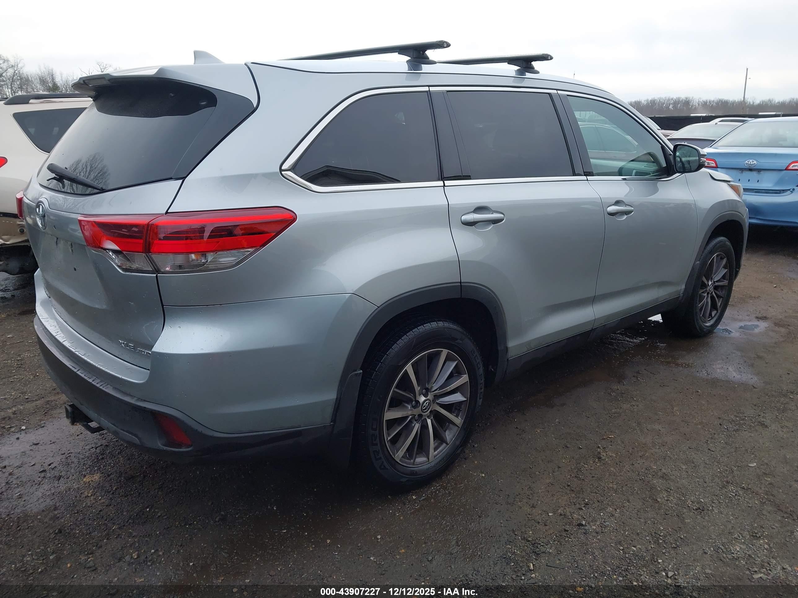 TOYOTA HIGHLANDER image 4
