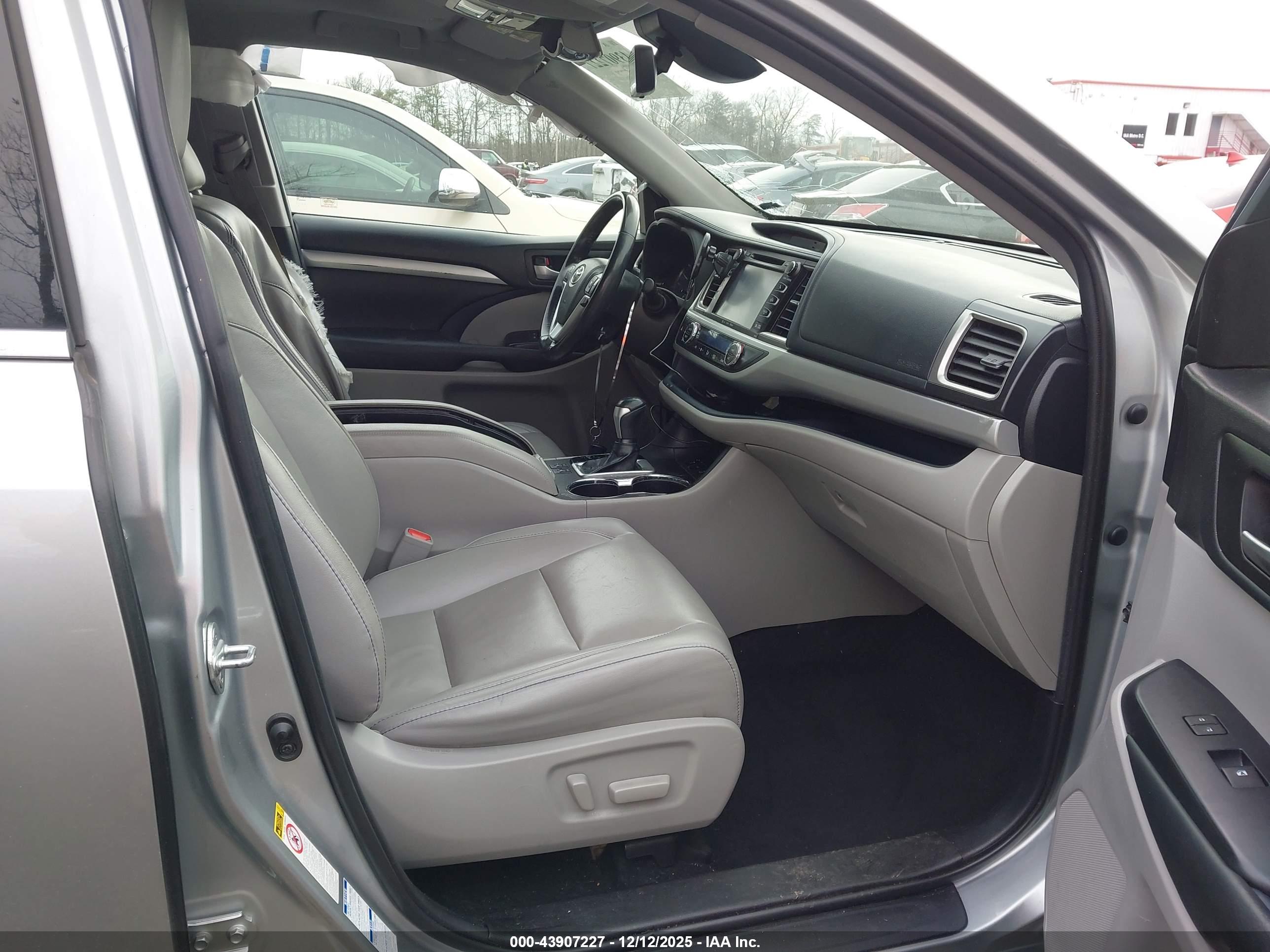 TOYOTA HIGHLANDER image 5