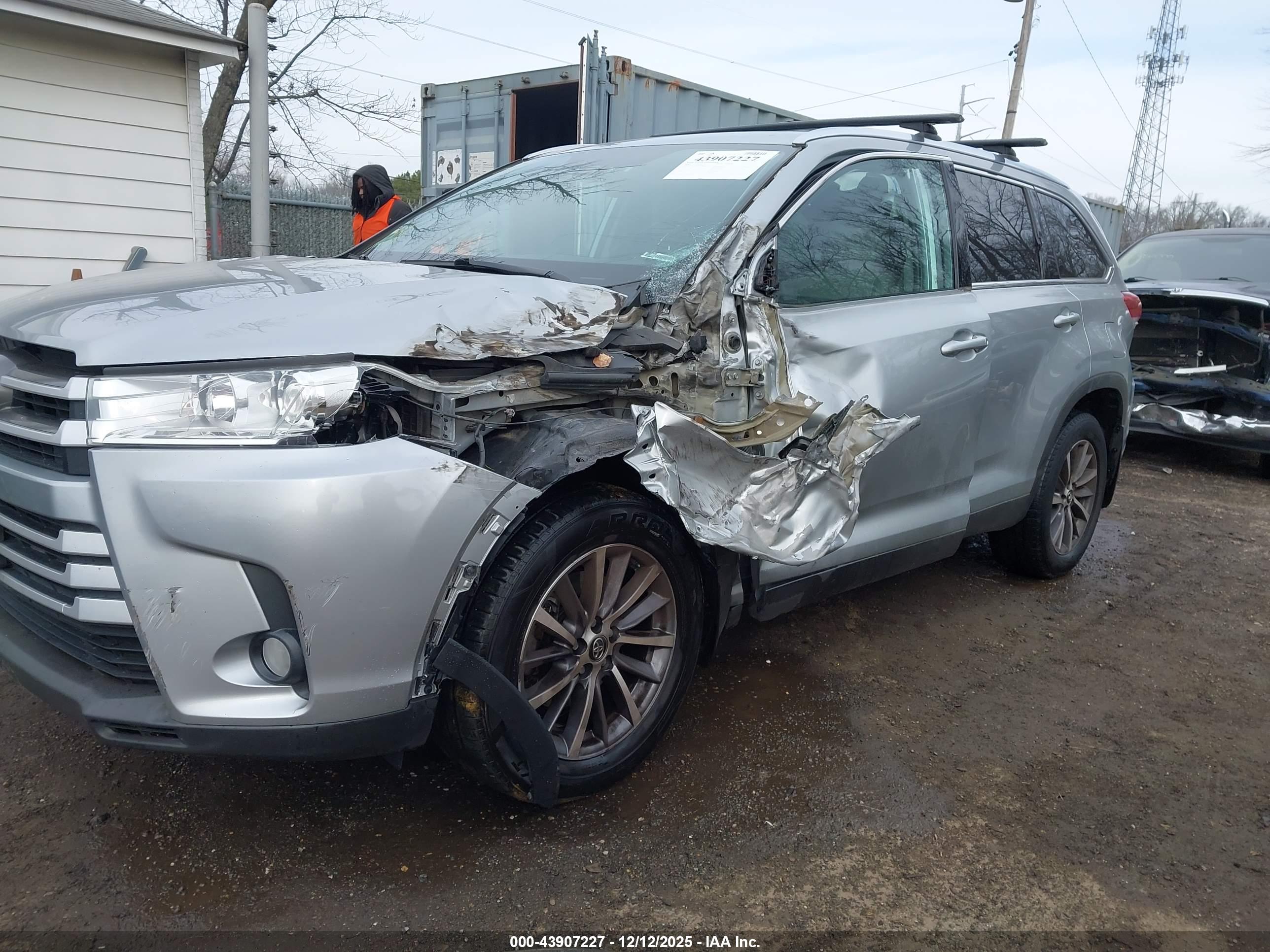 TOYOTA HIGHLANDER image 6