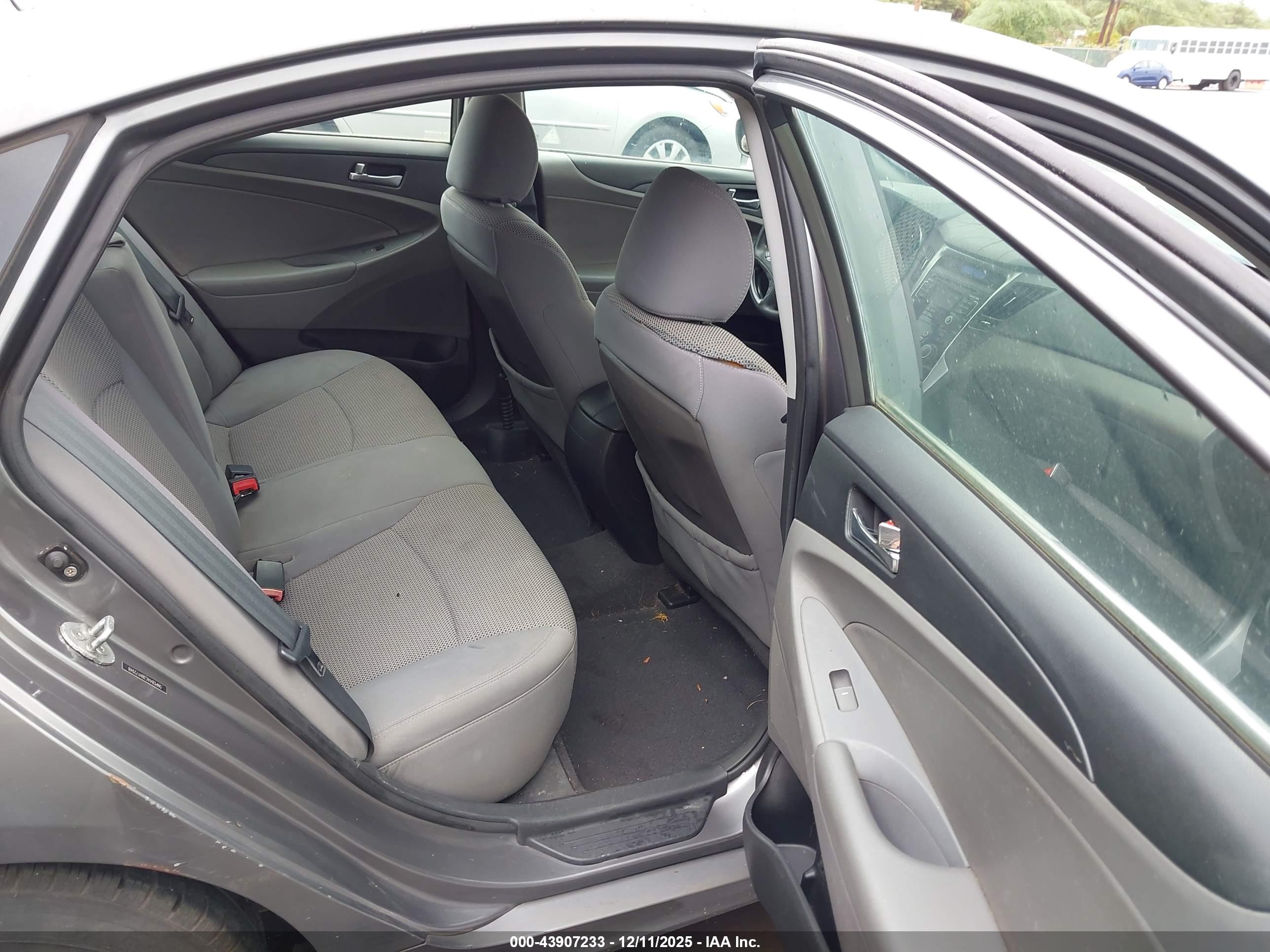 HYUNDAI SONATA image 8