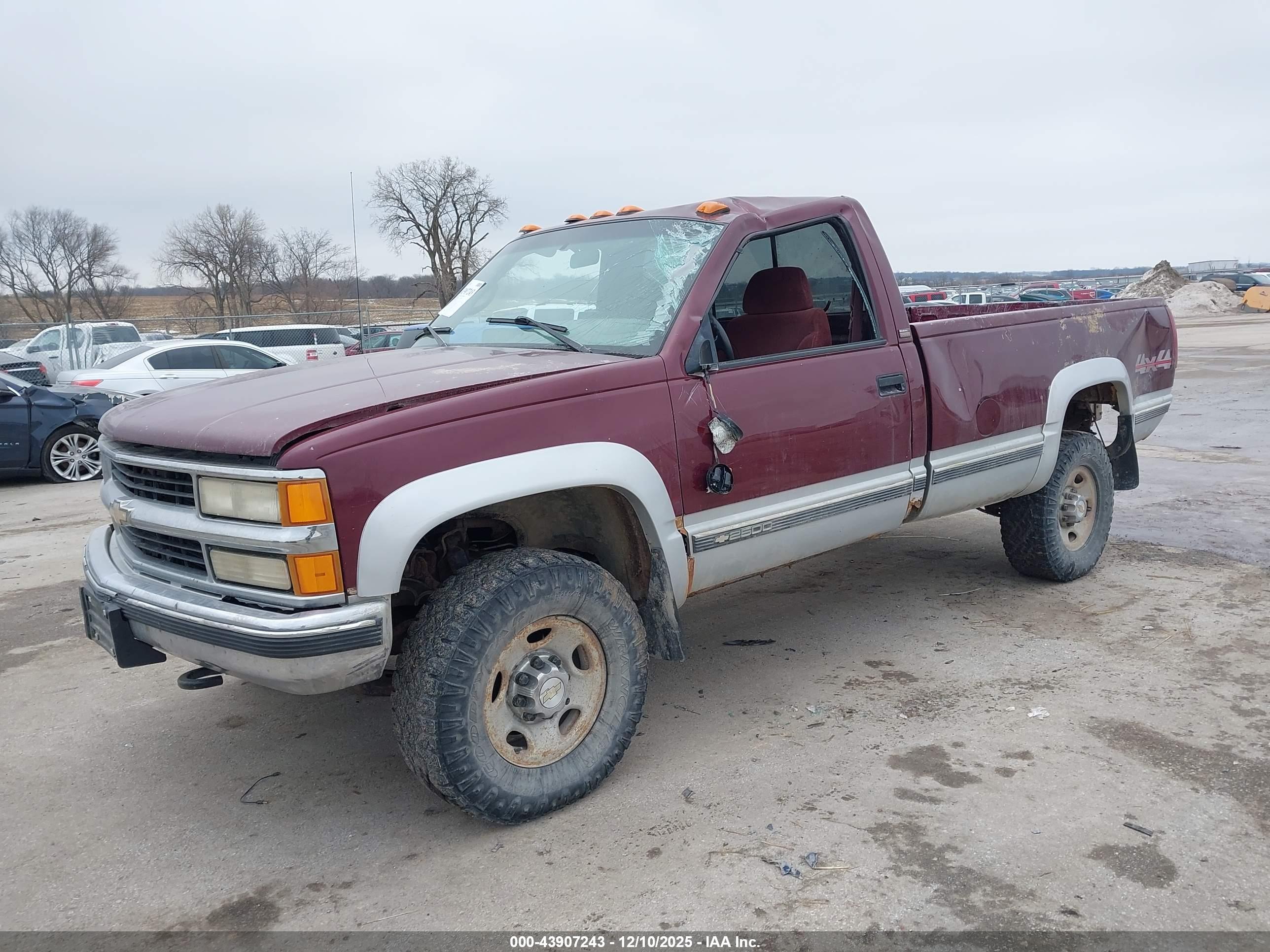 CHEVROLET GMT-400 image 2