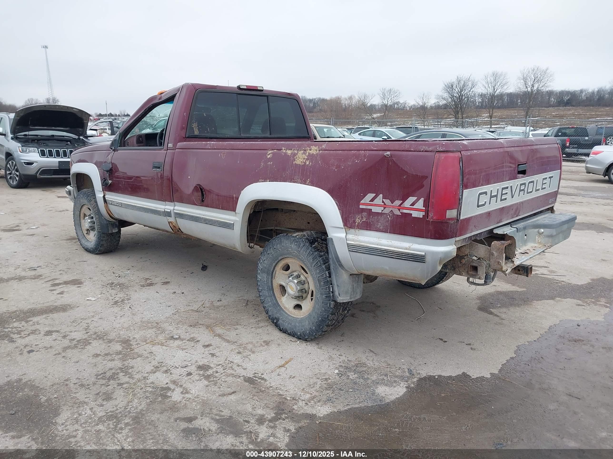 CHEVROLET GMT-400 image 3
