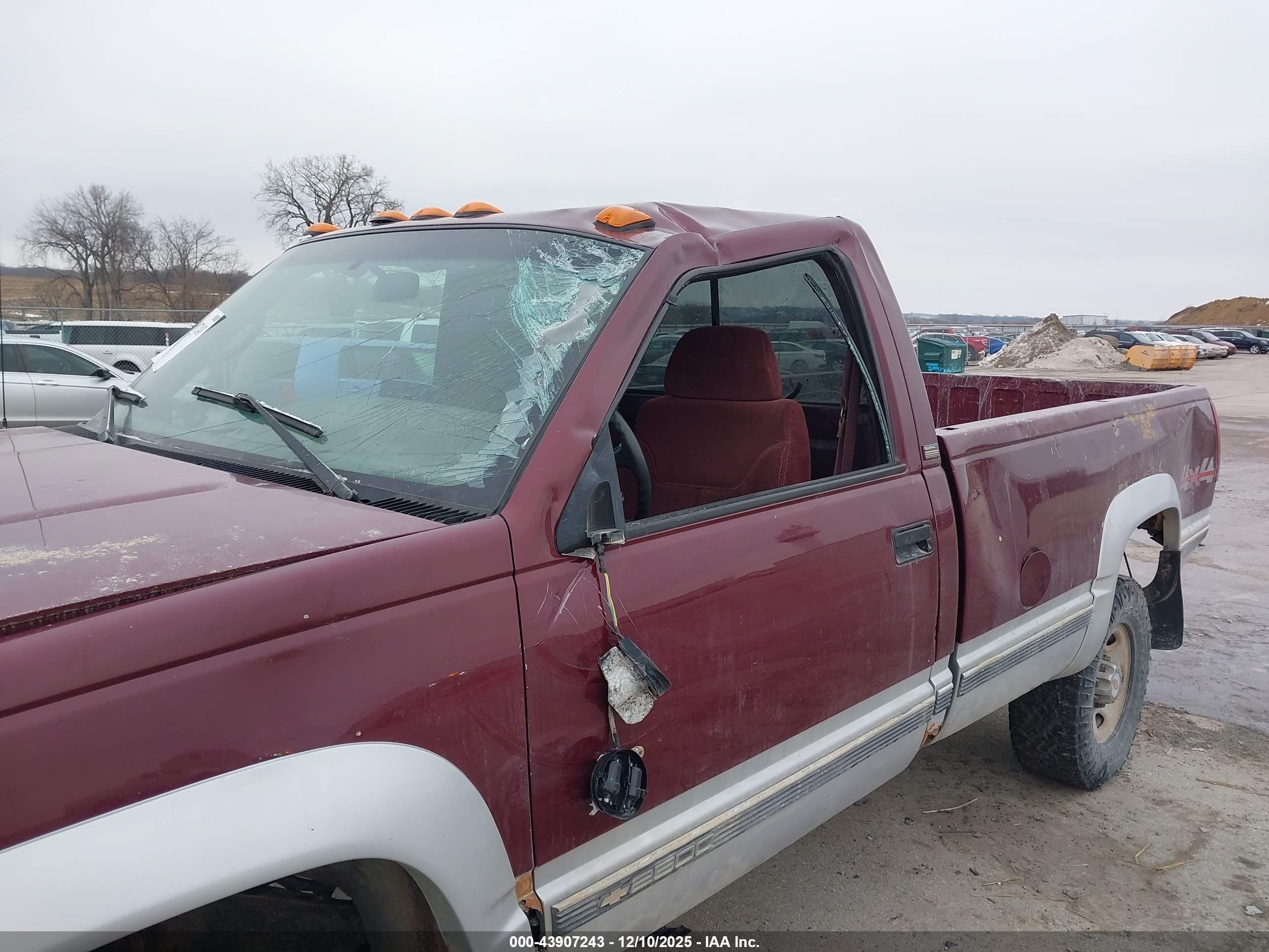 CHEVROLET GMT-400 image 6