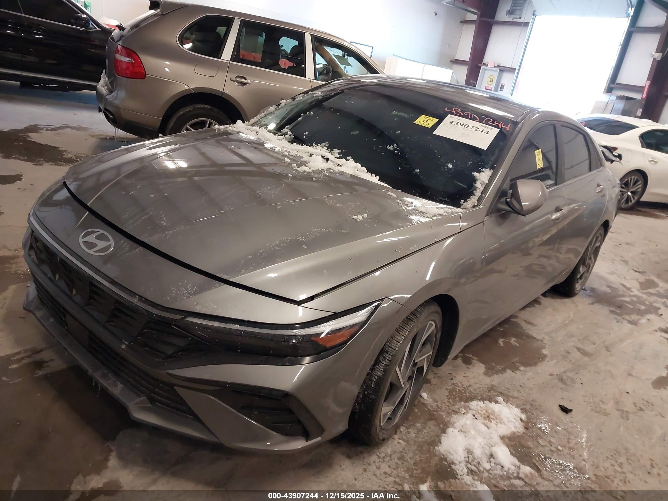 HYUNDAI ELANTRA image 2