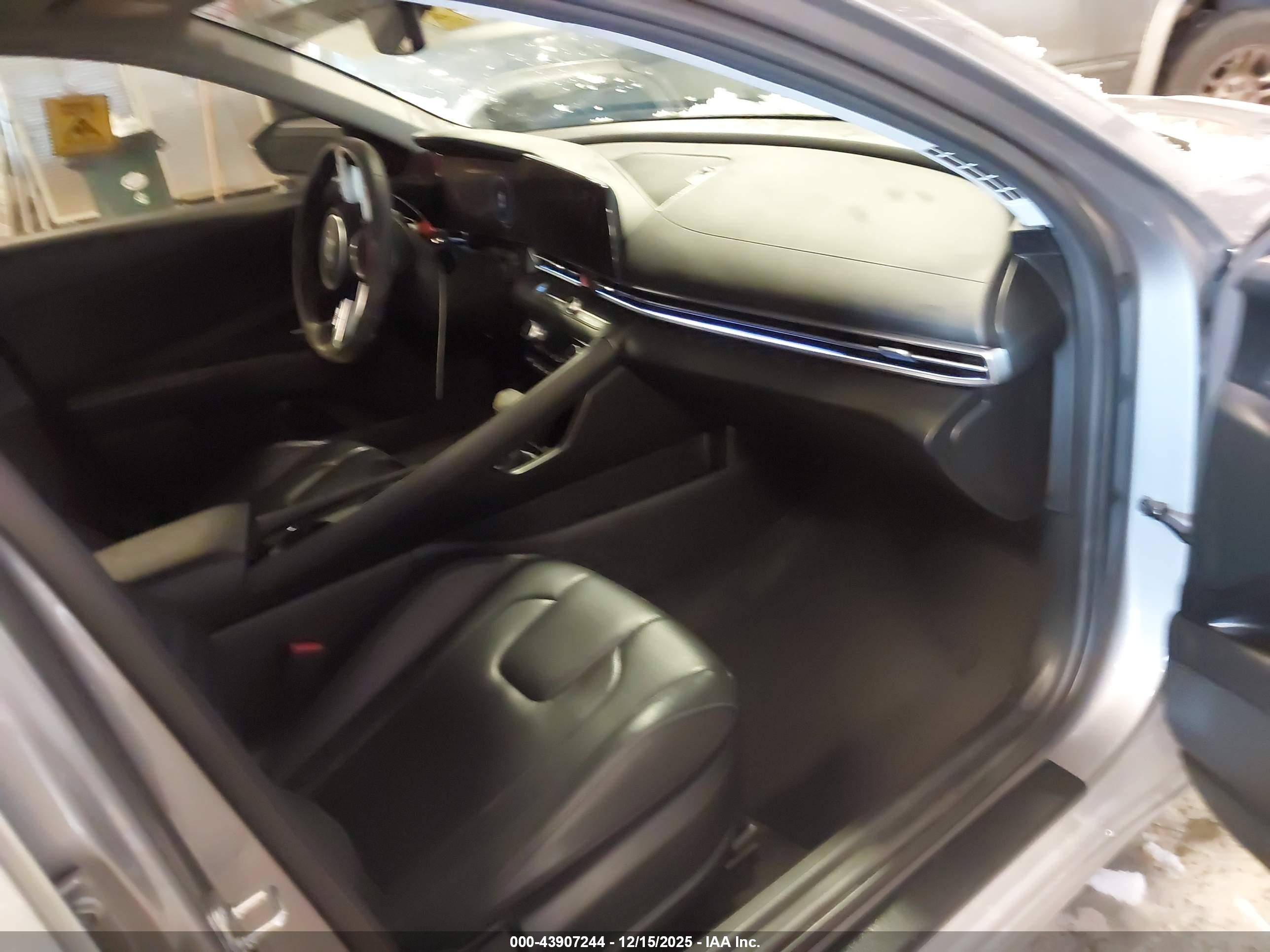 HYUNDAI ELANTRA image 5