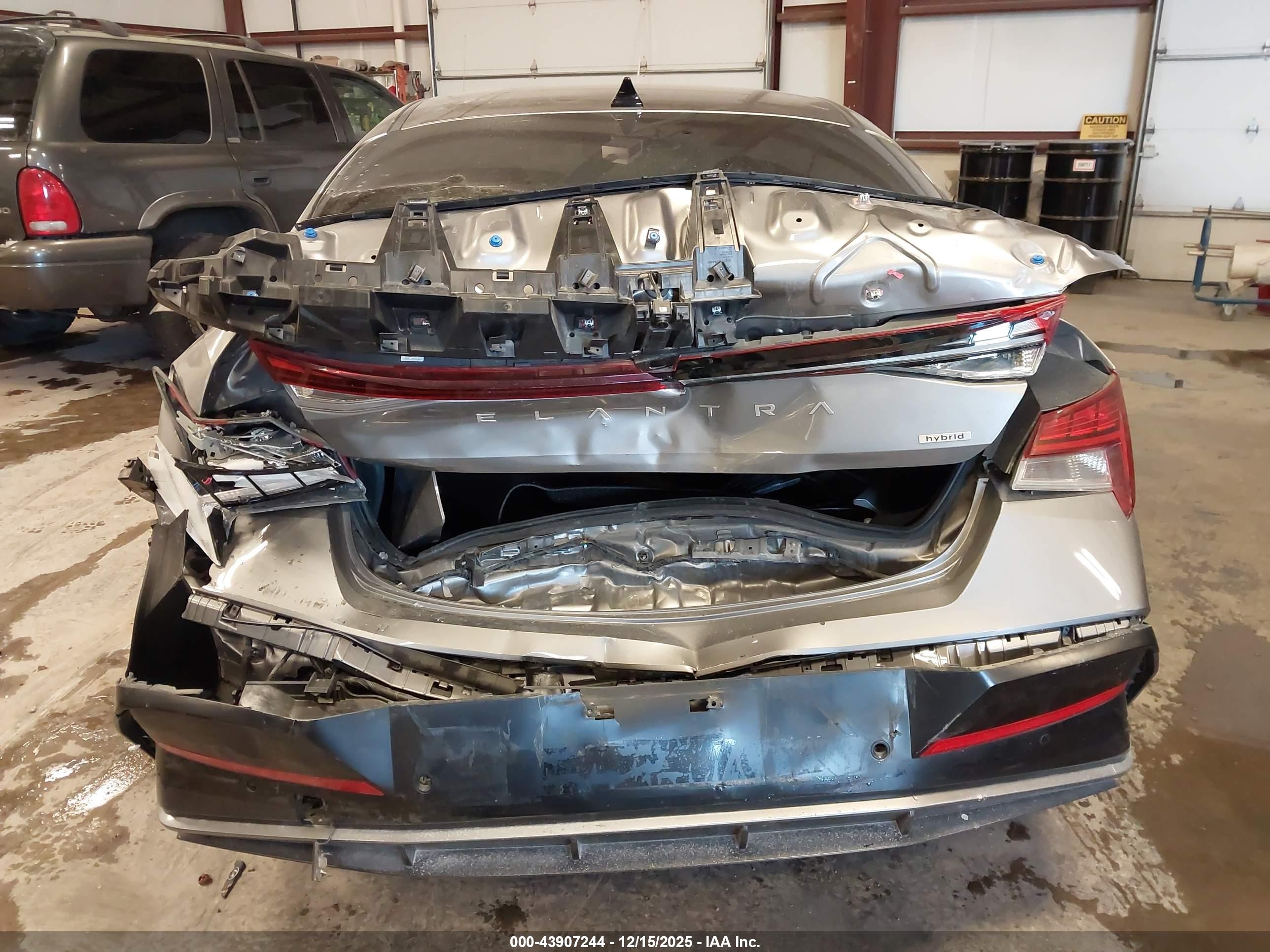 HYUNDAI ELANTRA image 6