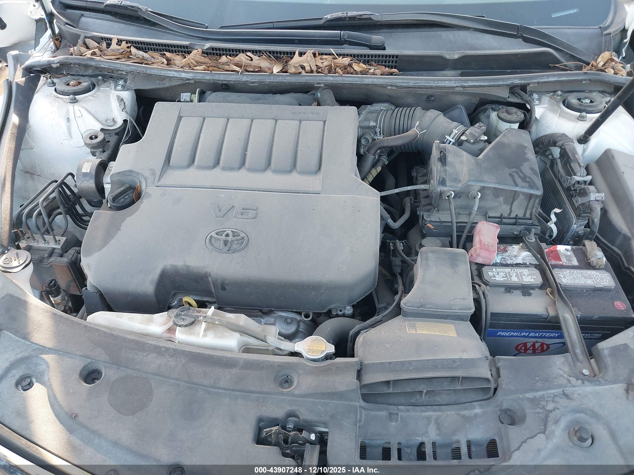 TOYOTA AVALON image 10
