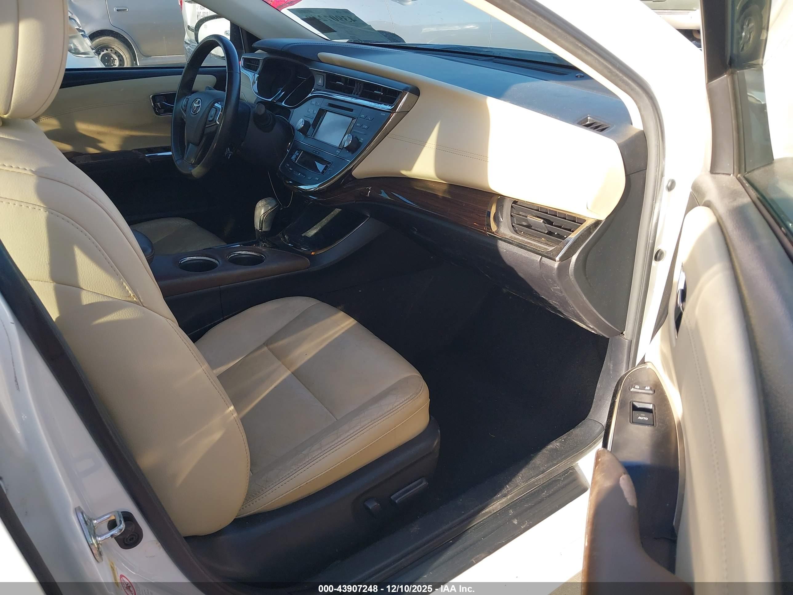 TOYOTA AVALON image 5