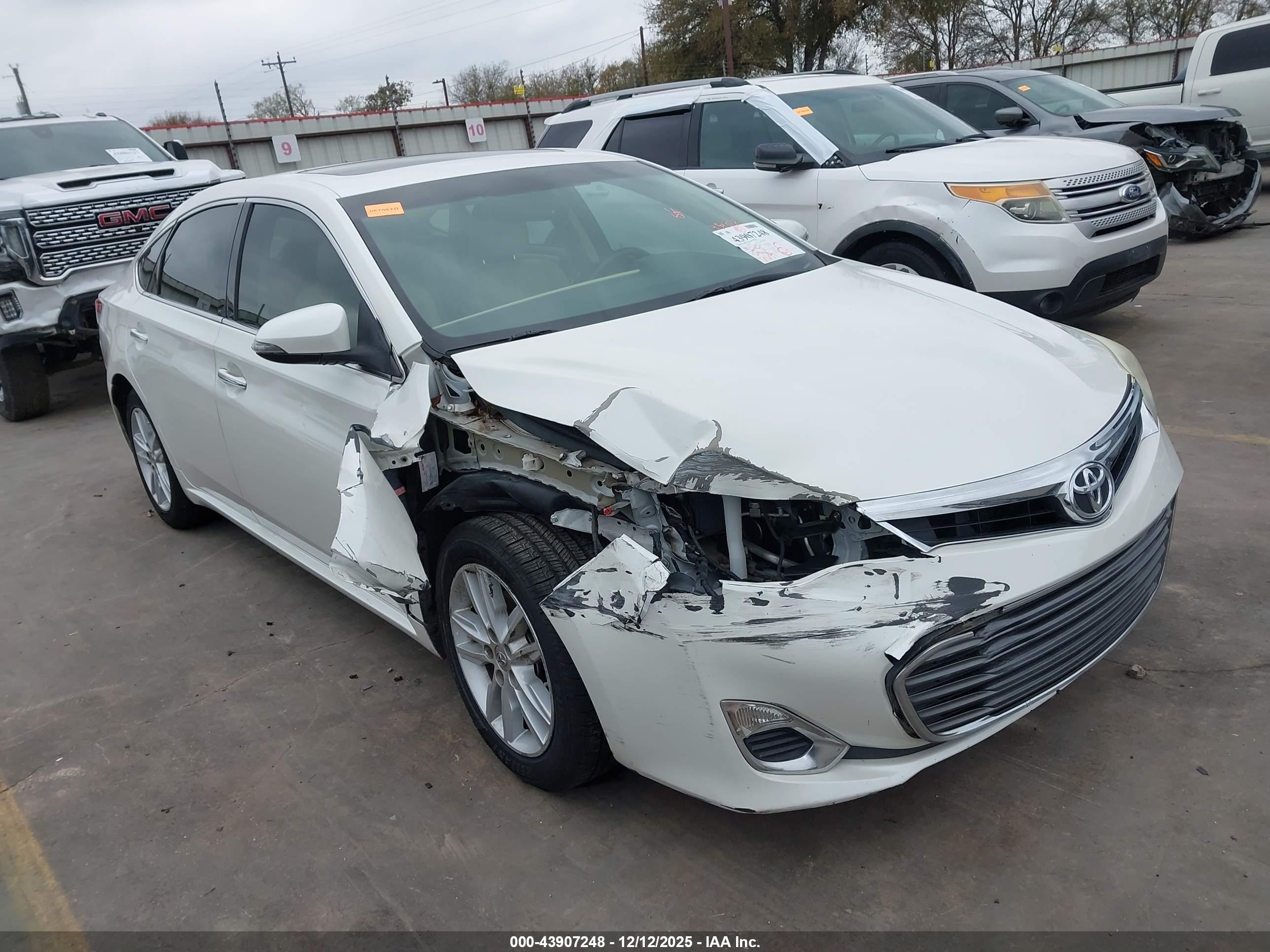 TOYOTA AVALON image 6