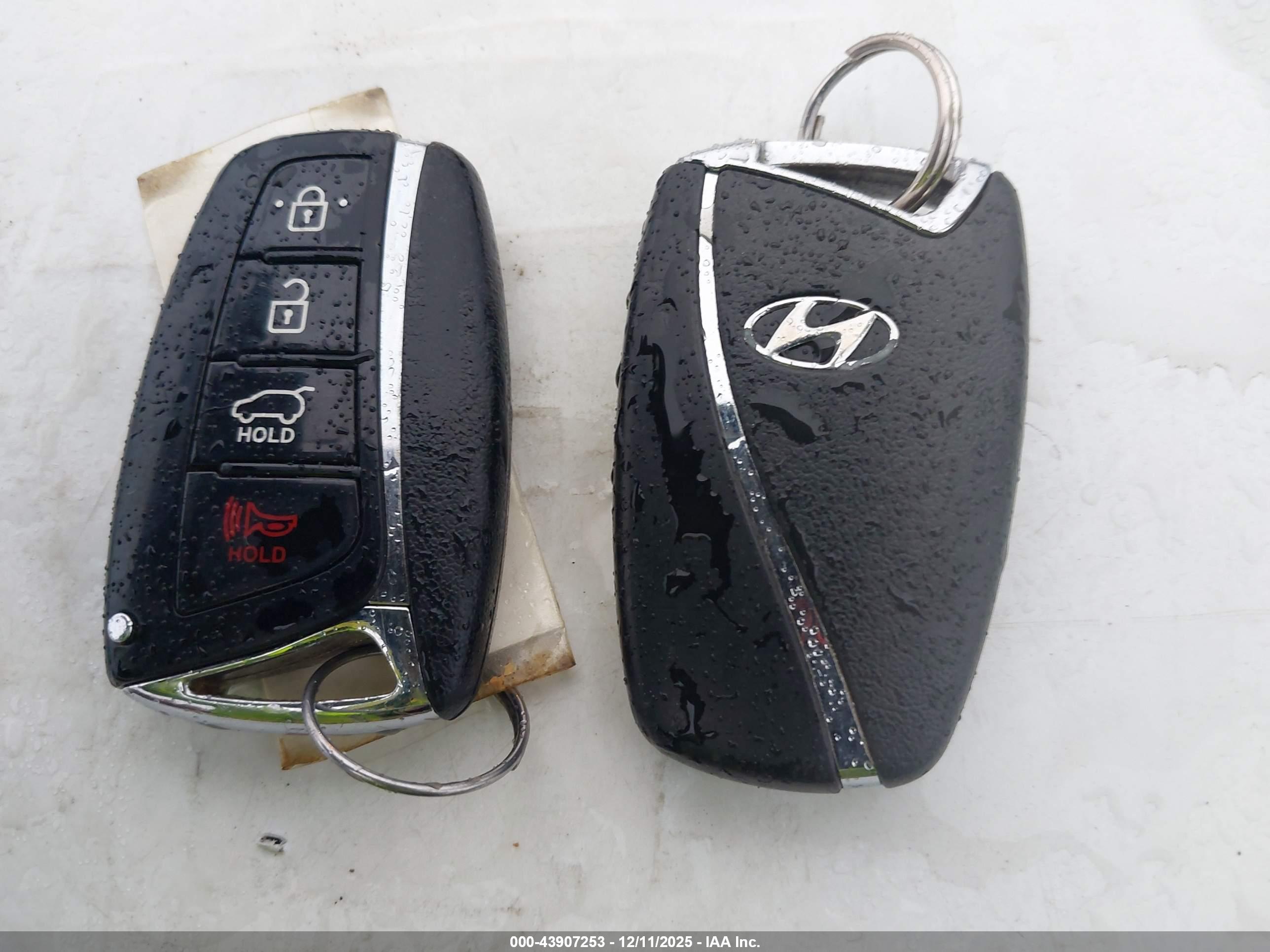 HYUNDAI SANTA image 11