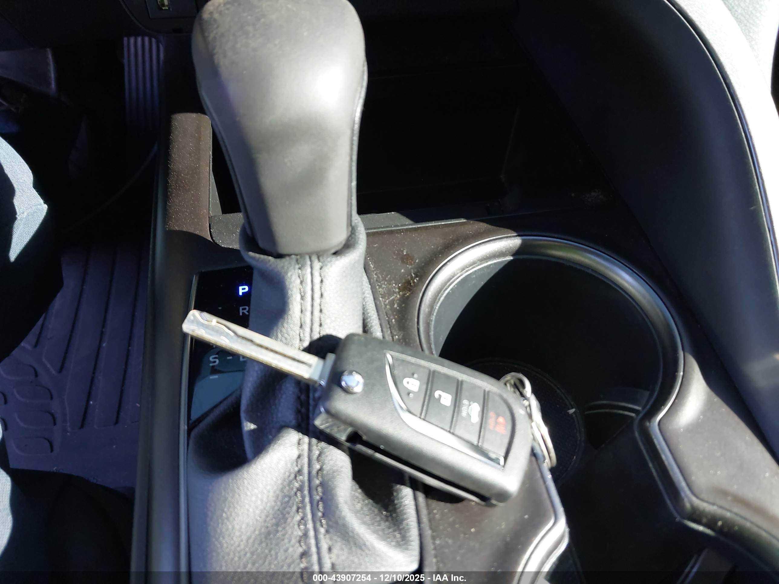 TOYOTA CAMRY image 11