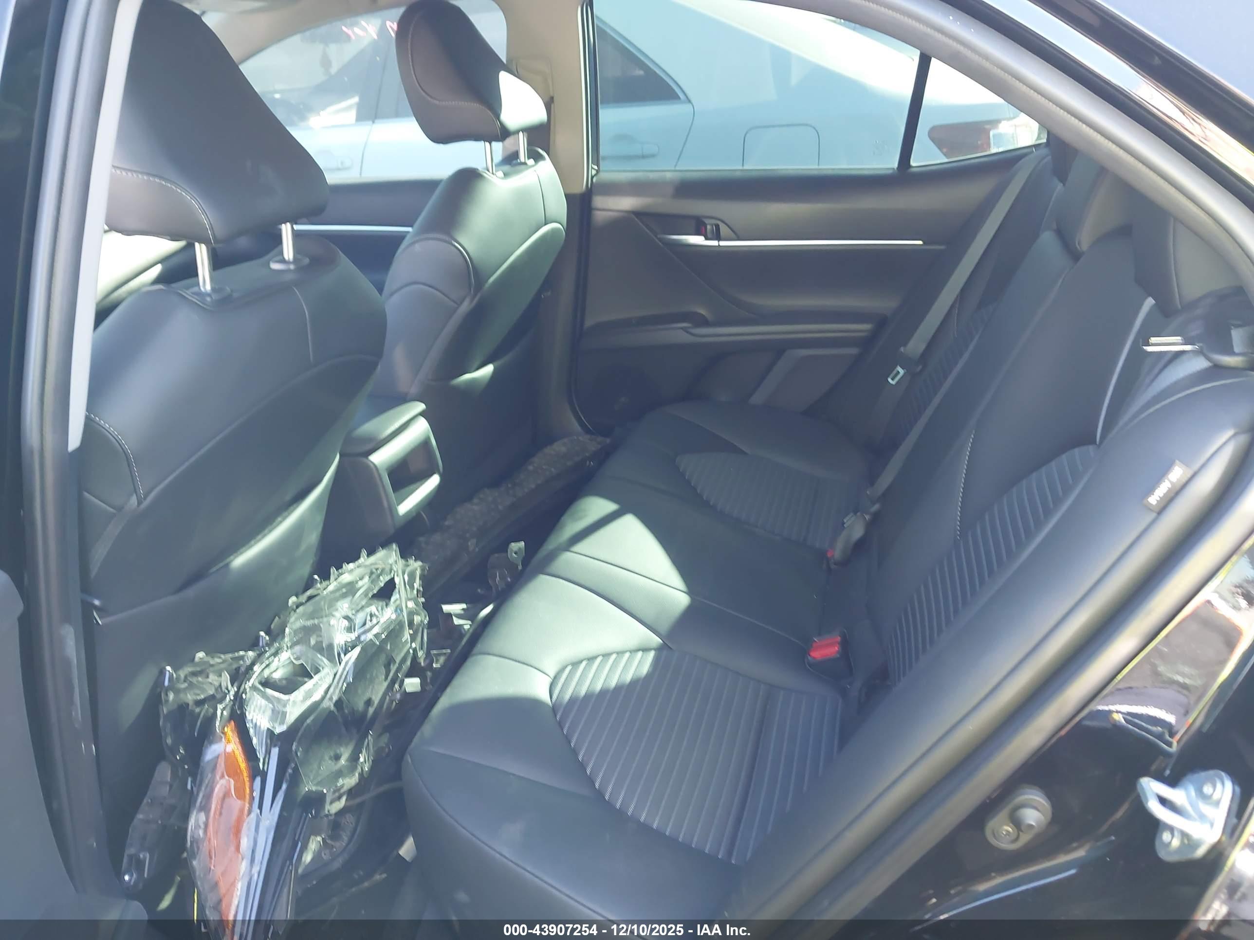 TOYOTA CAMRY image 8