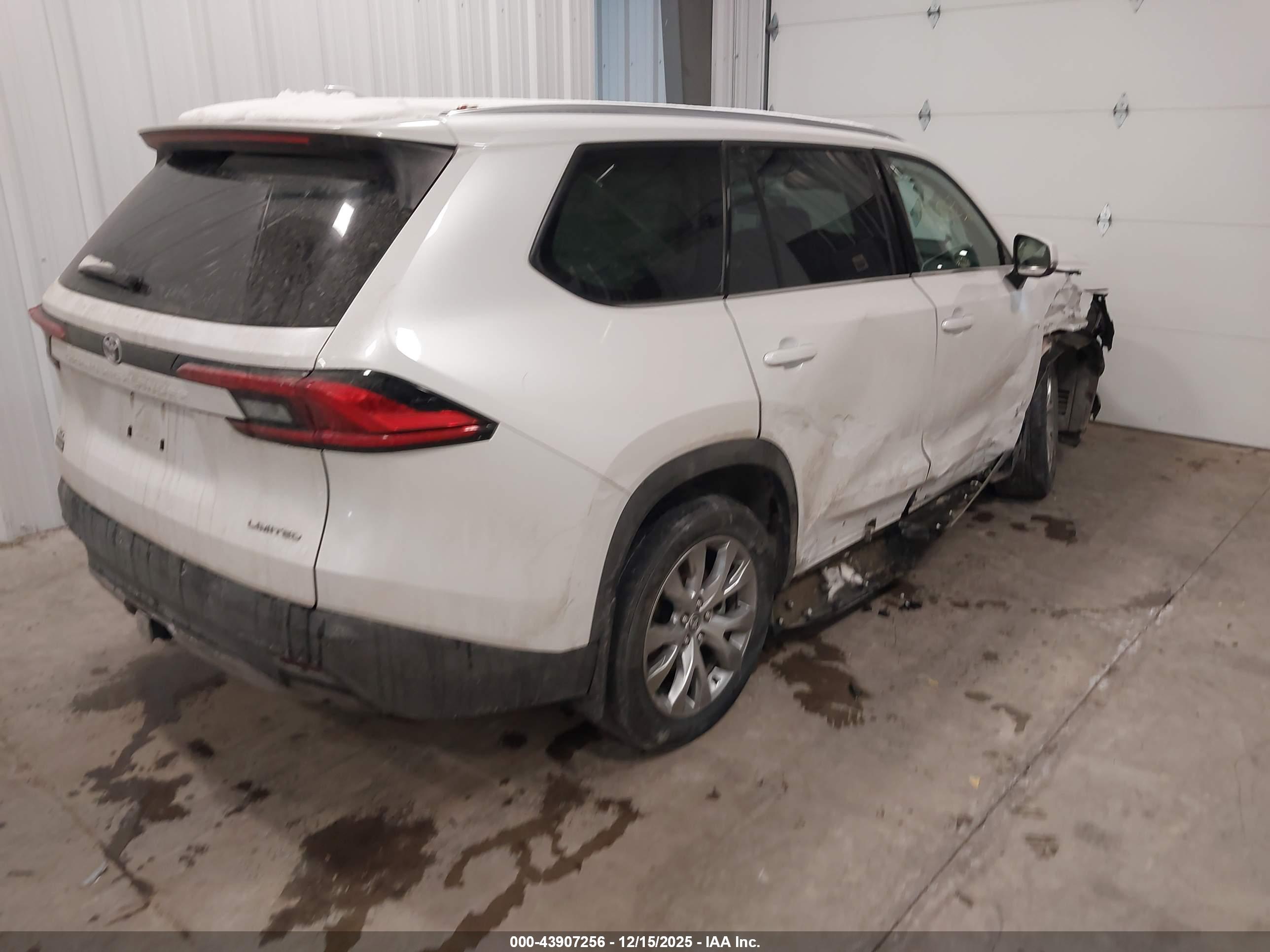 TOYOTA GRAND image 4