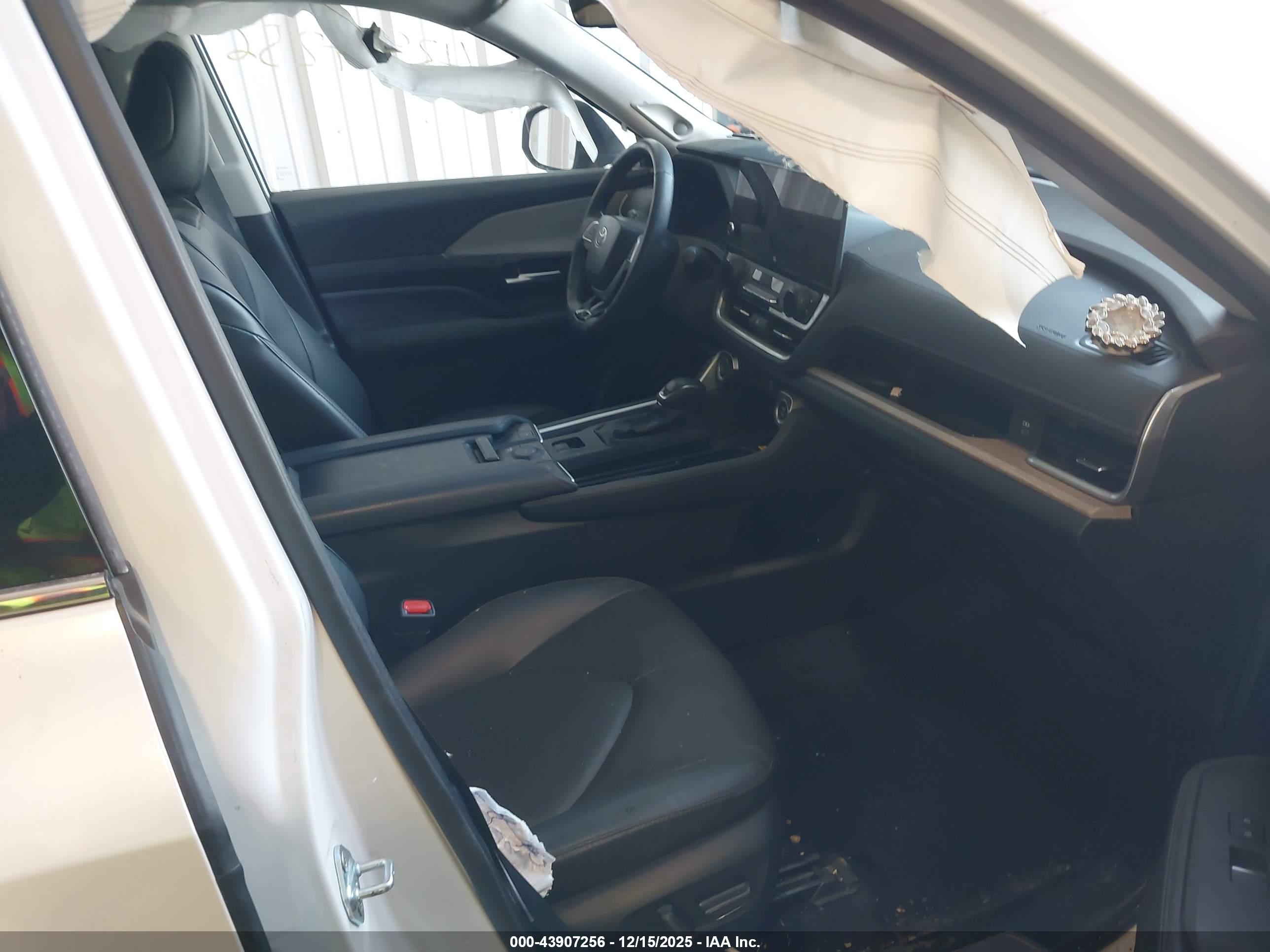 TOYOTA GRAND image 5