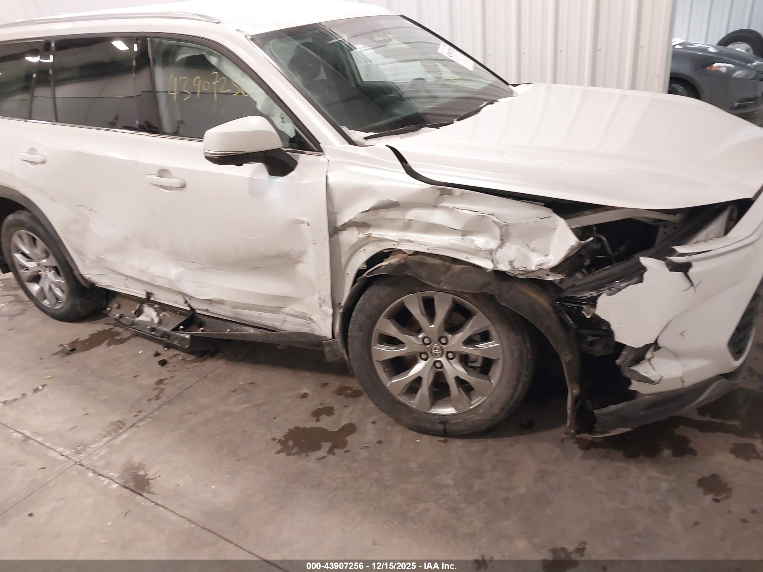 TOYOTA GRAND image 6