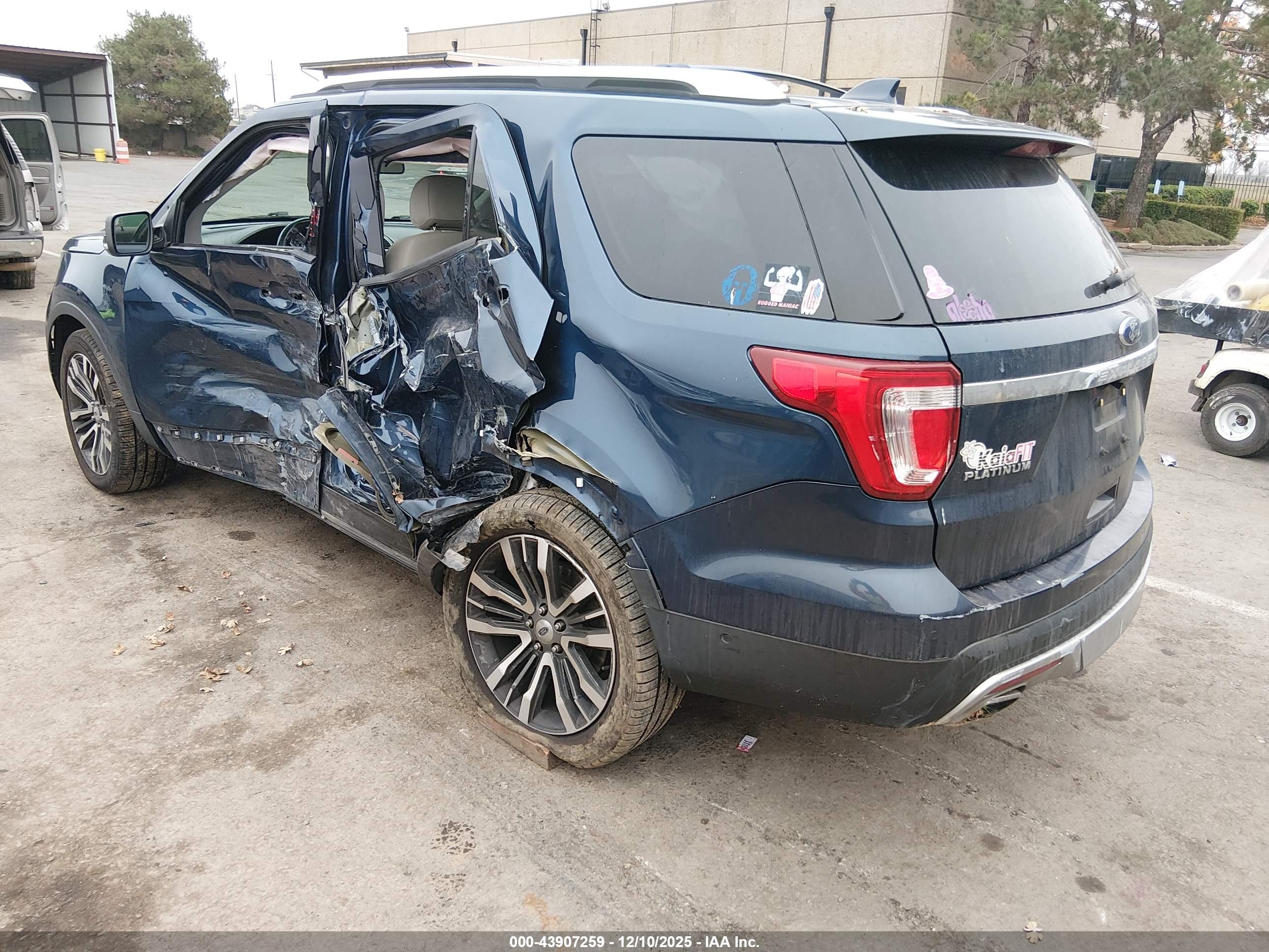 FORD EXPLORER image 3