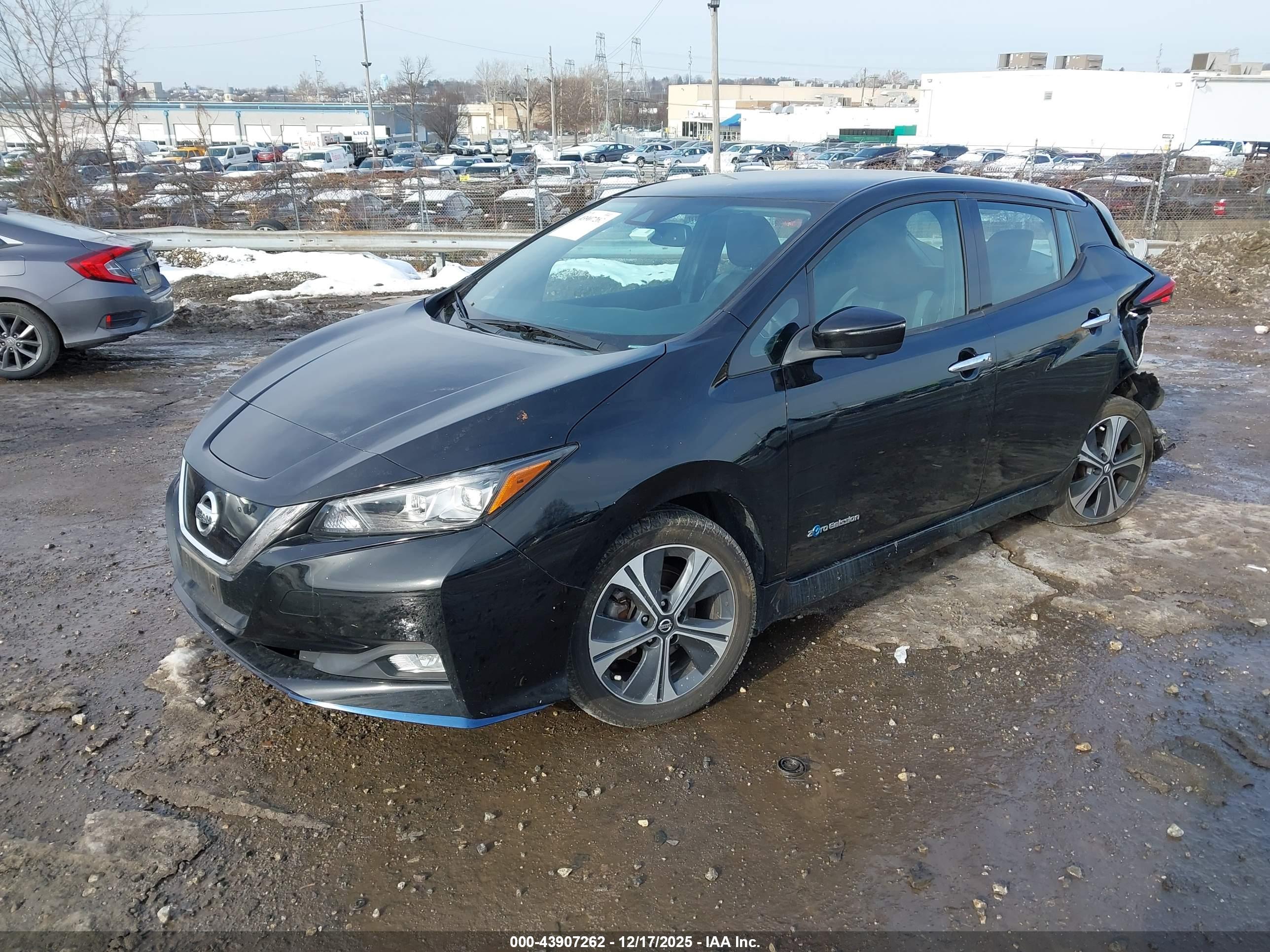 NISSAN LEAF image 2