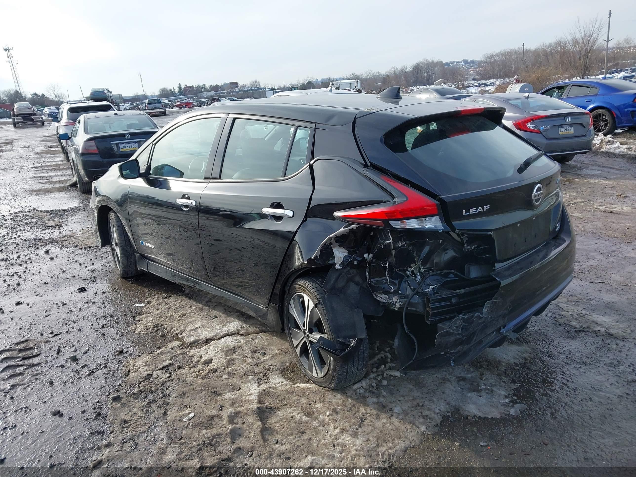 NISSAN LEAF image 3