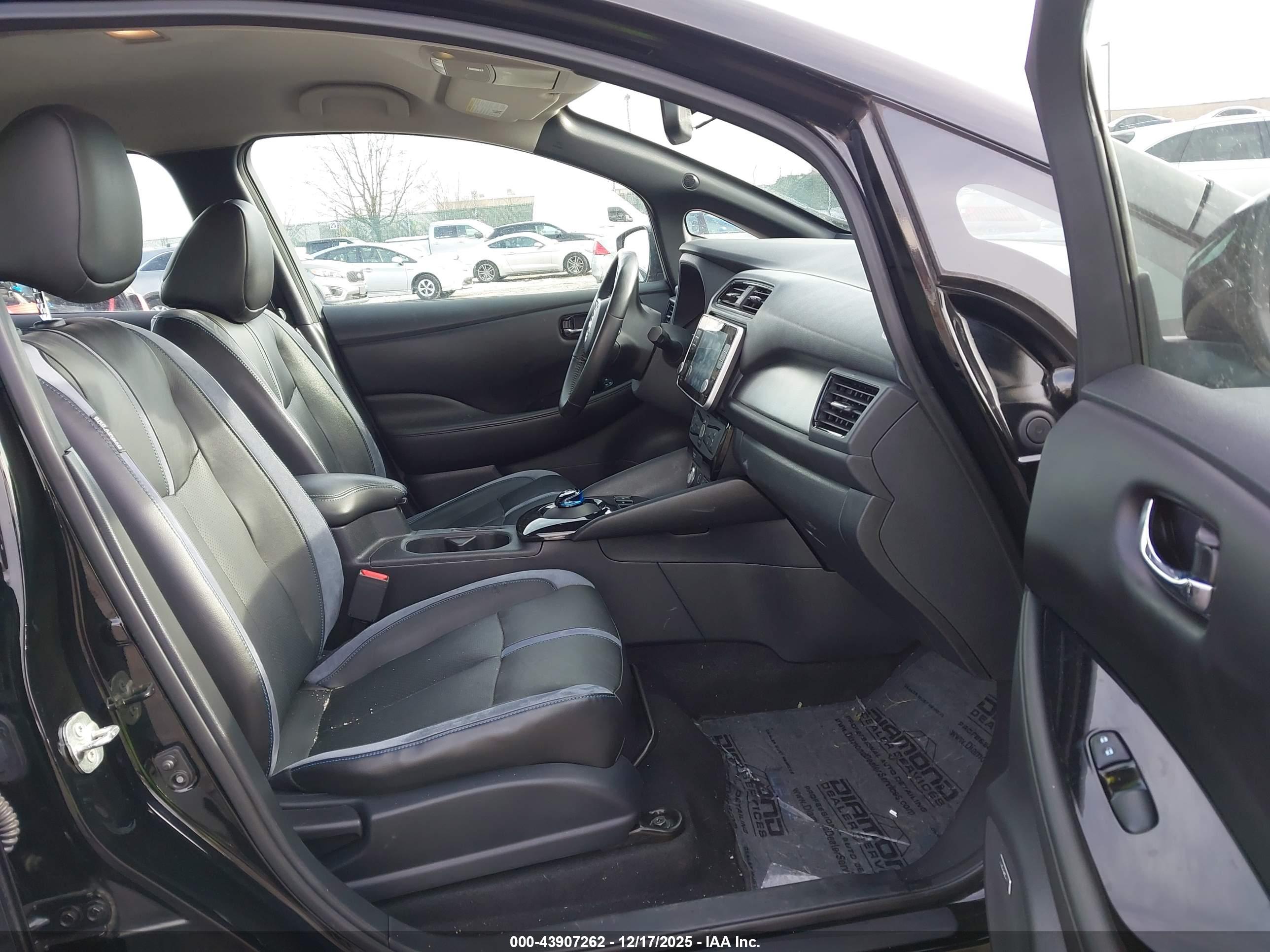 NISSAN LEAF image 5