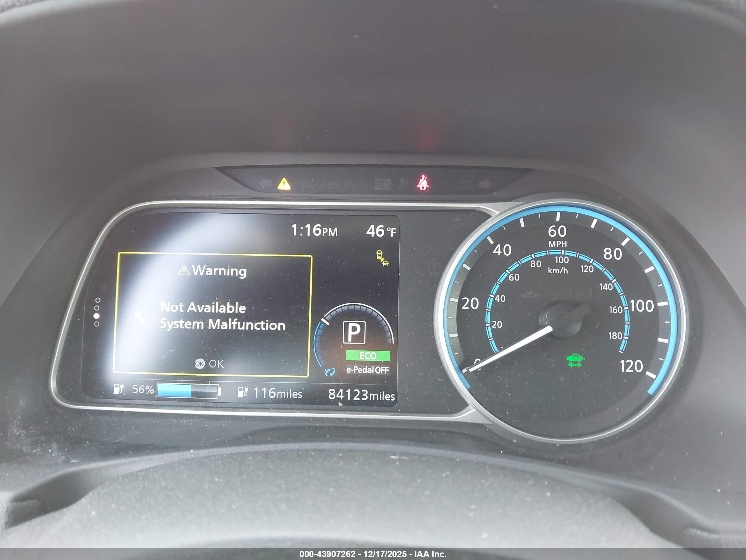 NISSAN LEAF image 7