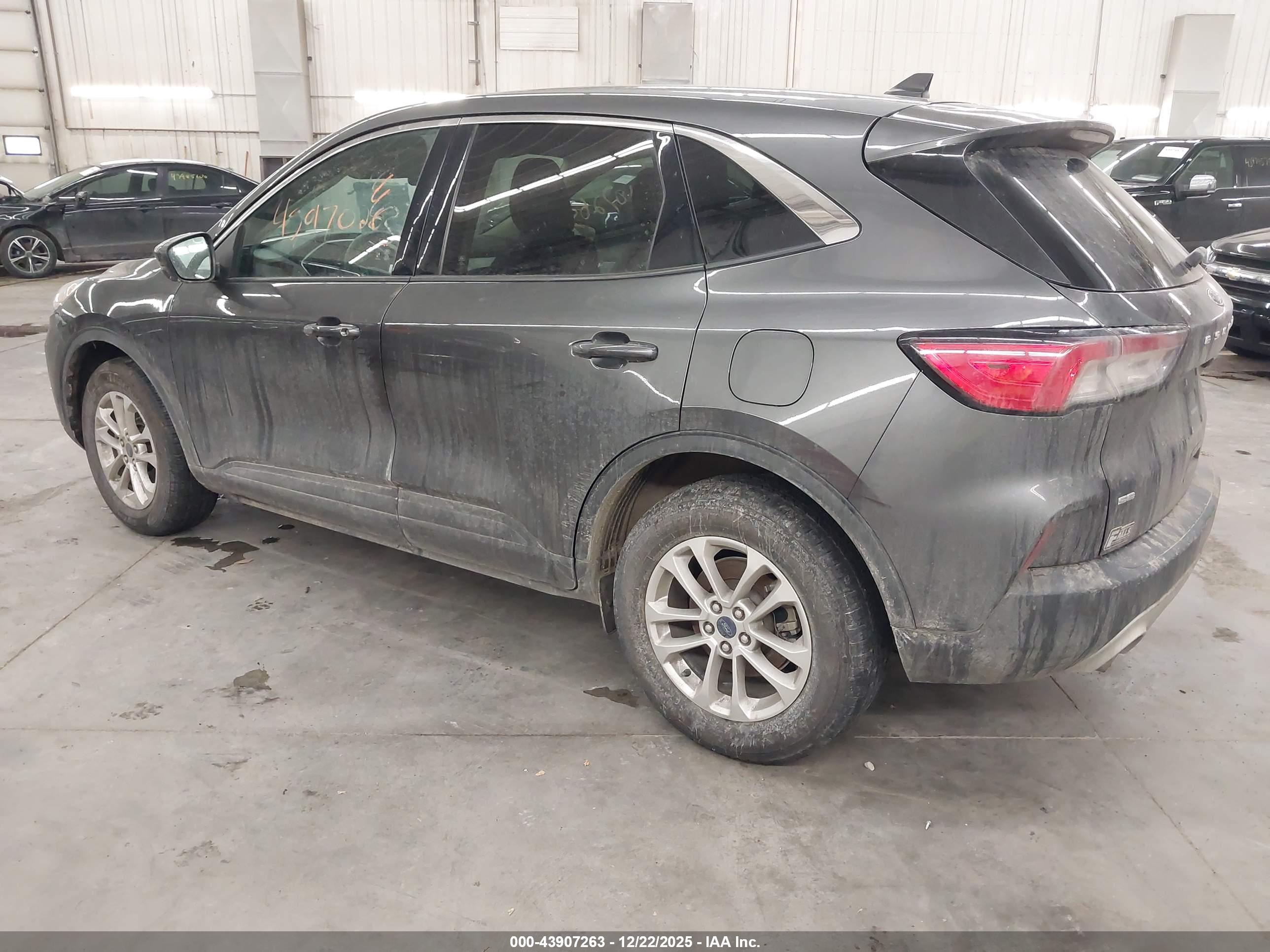 FORD ESCAPE image 3