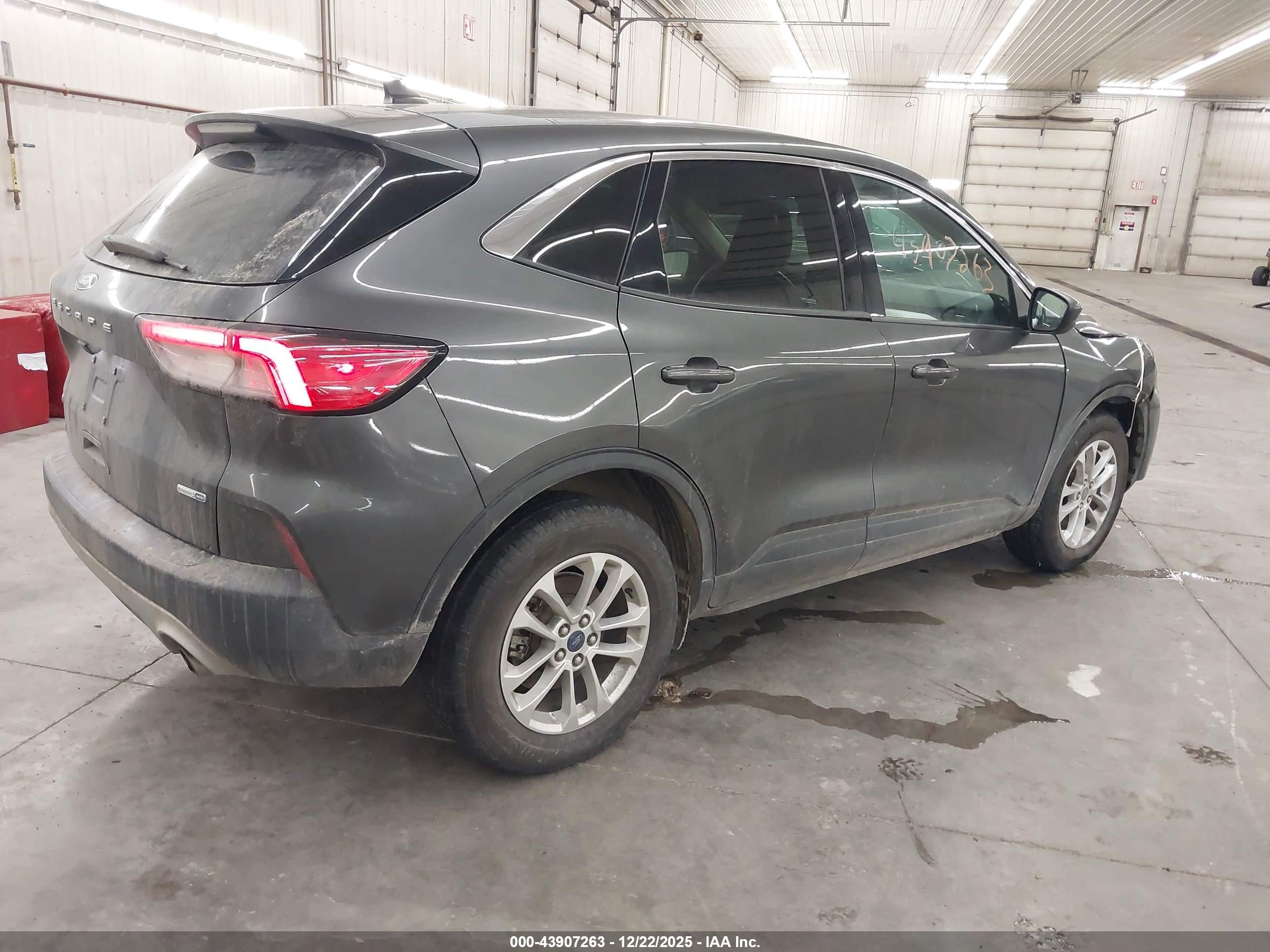 FORD ESCAPE image 4