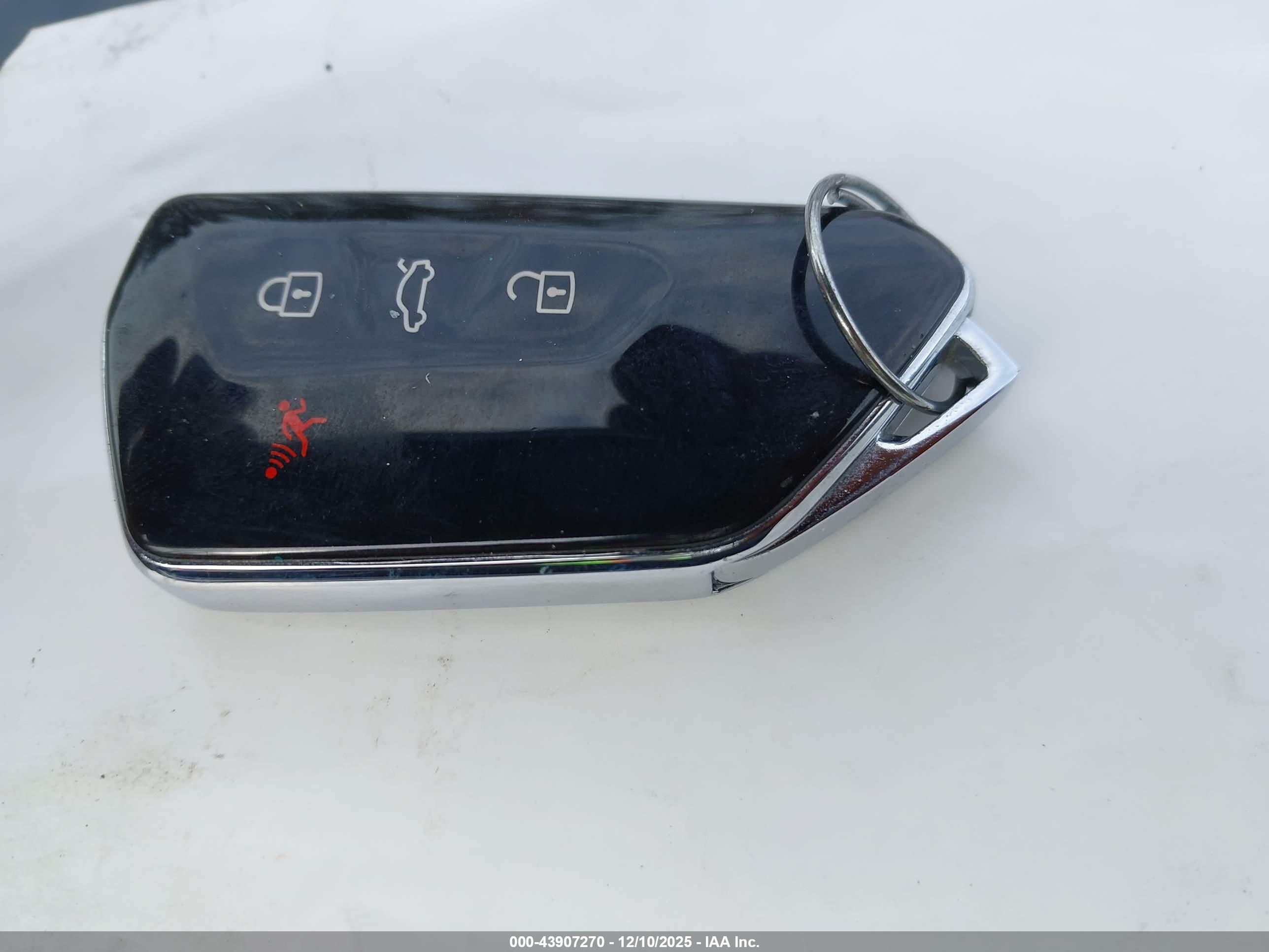 VOLKSWAGEN ID.4 image 11