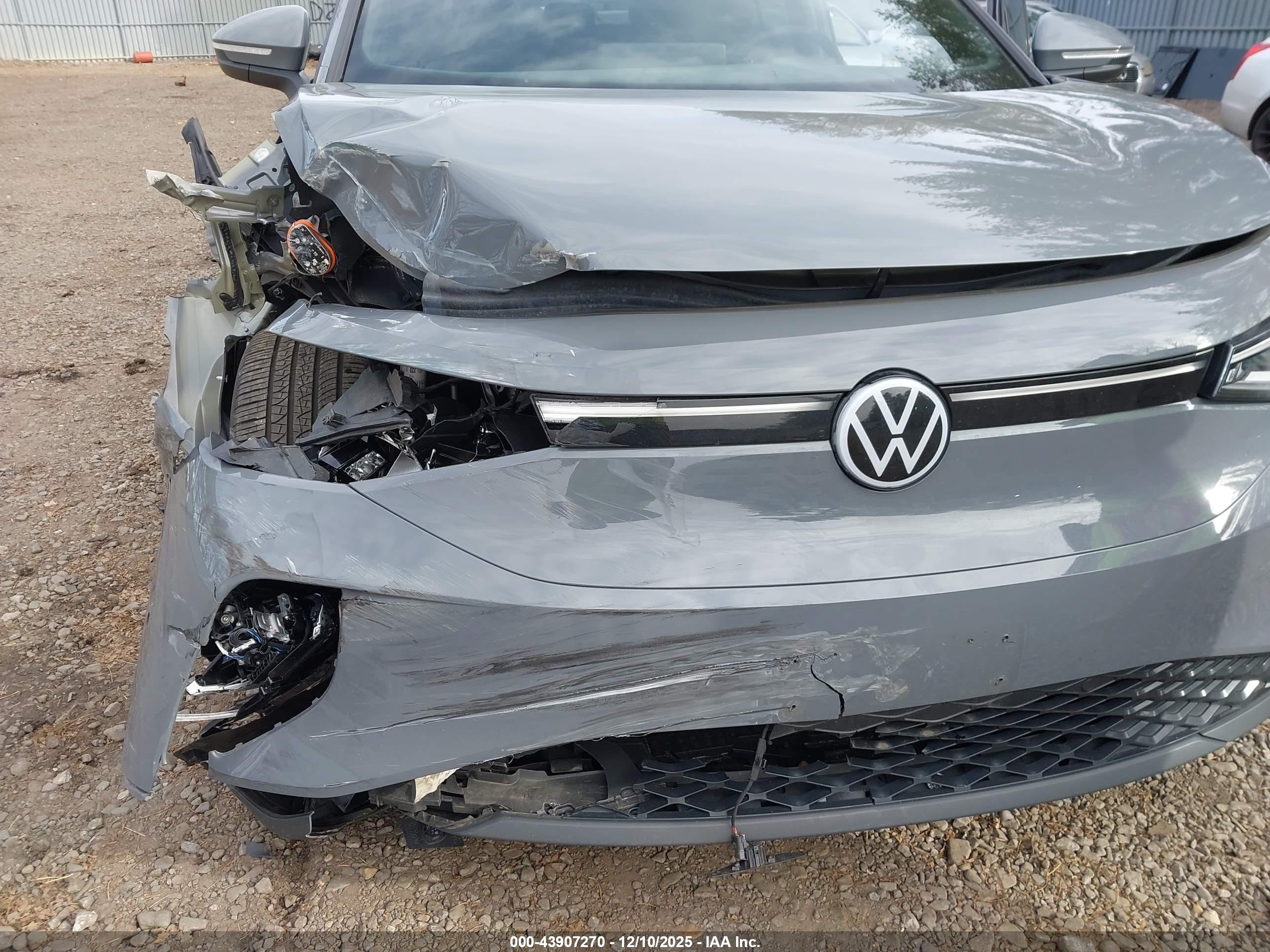 VOLKSWAGEN ID.4 image 6