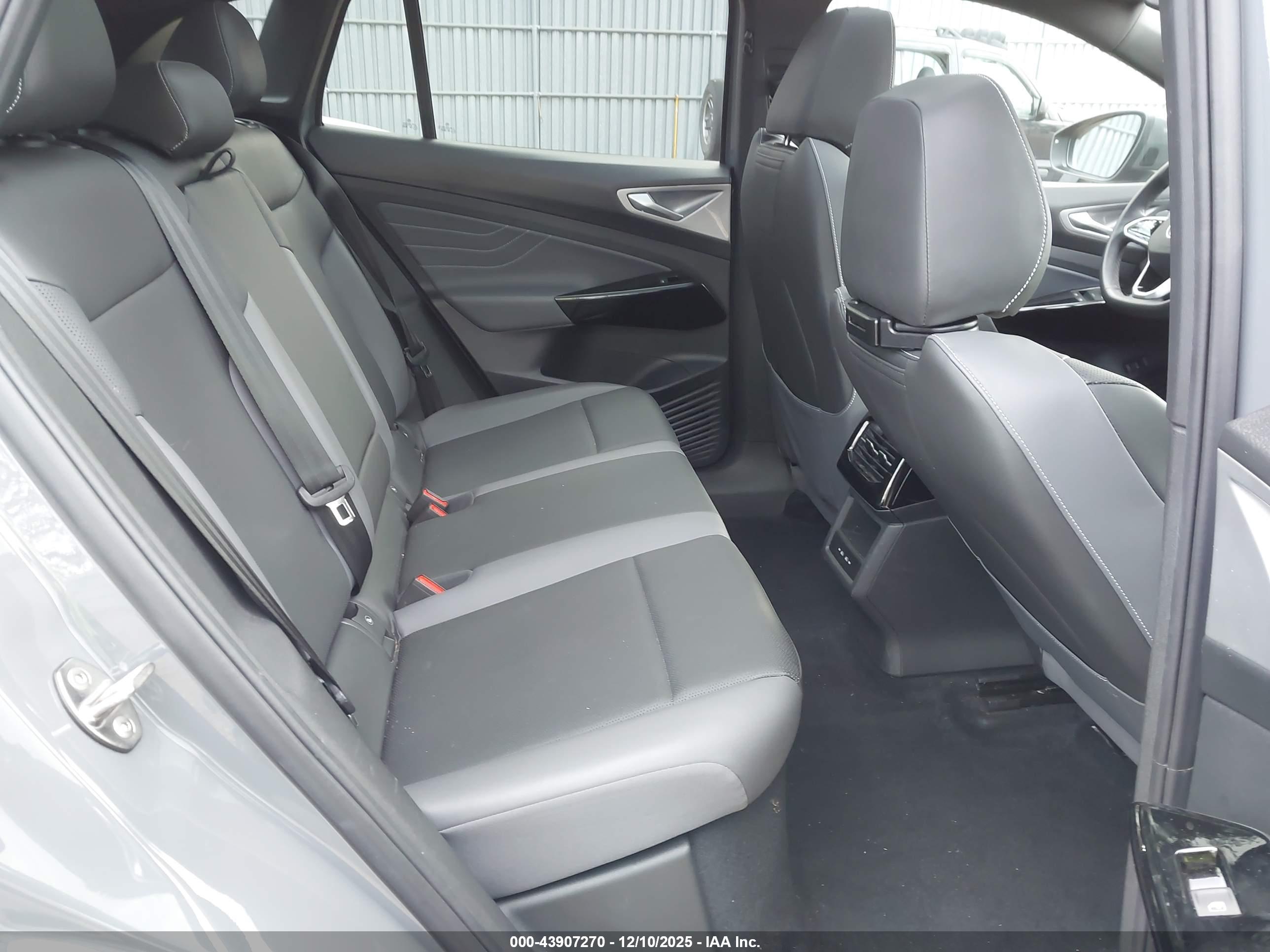 VOLKSWAGEN ID.4 image 8