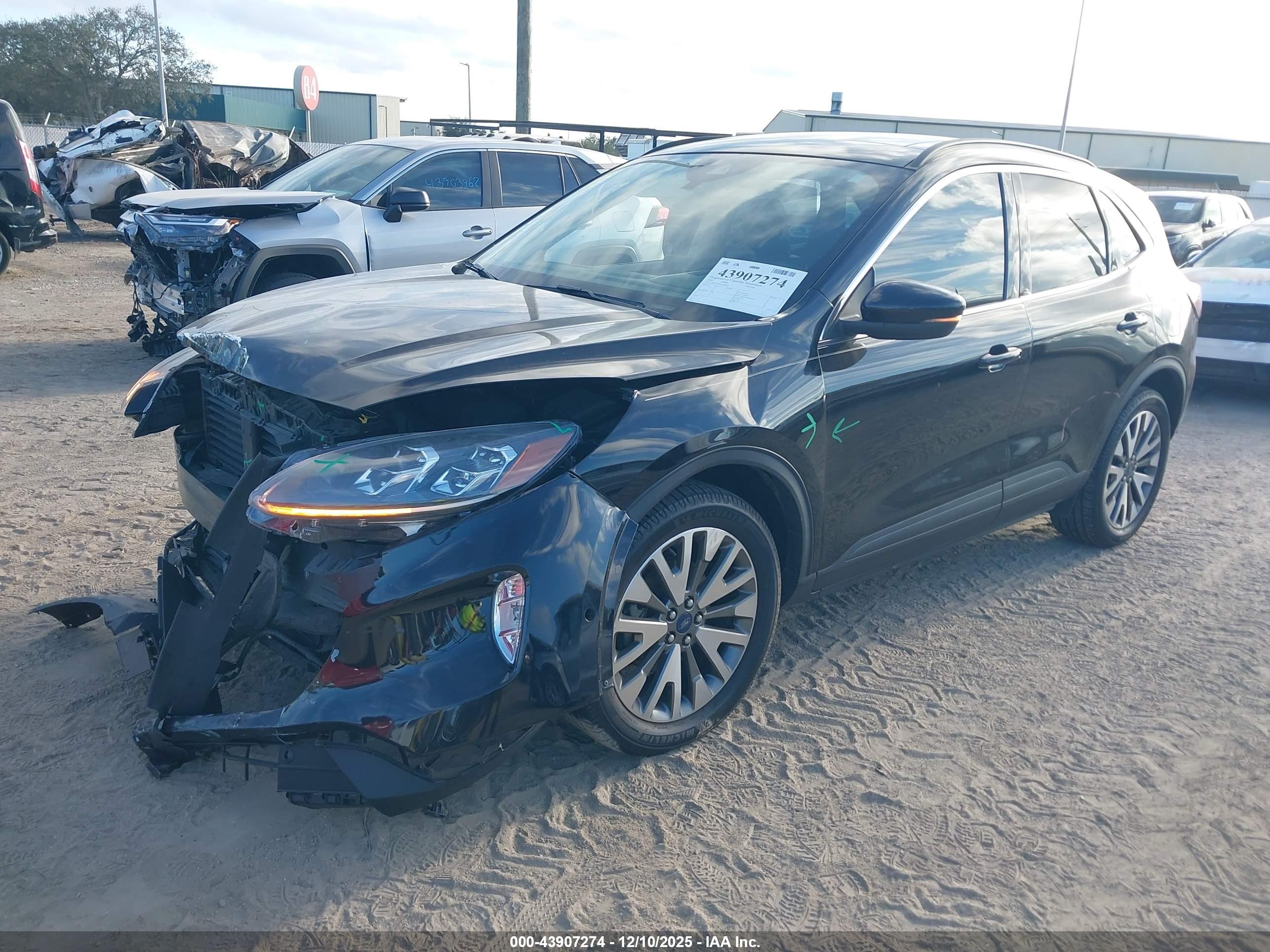 FORD ESCAPE image 2